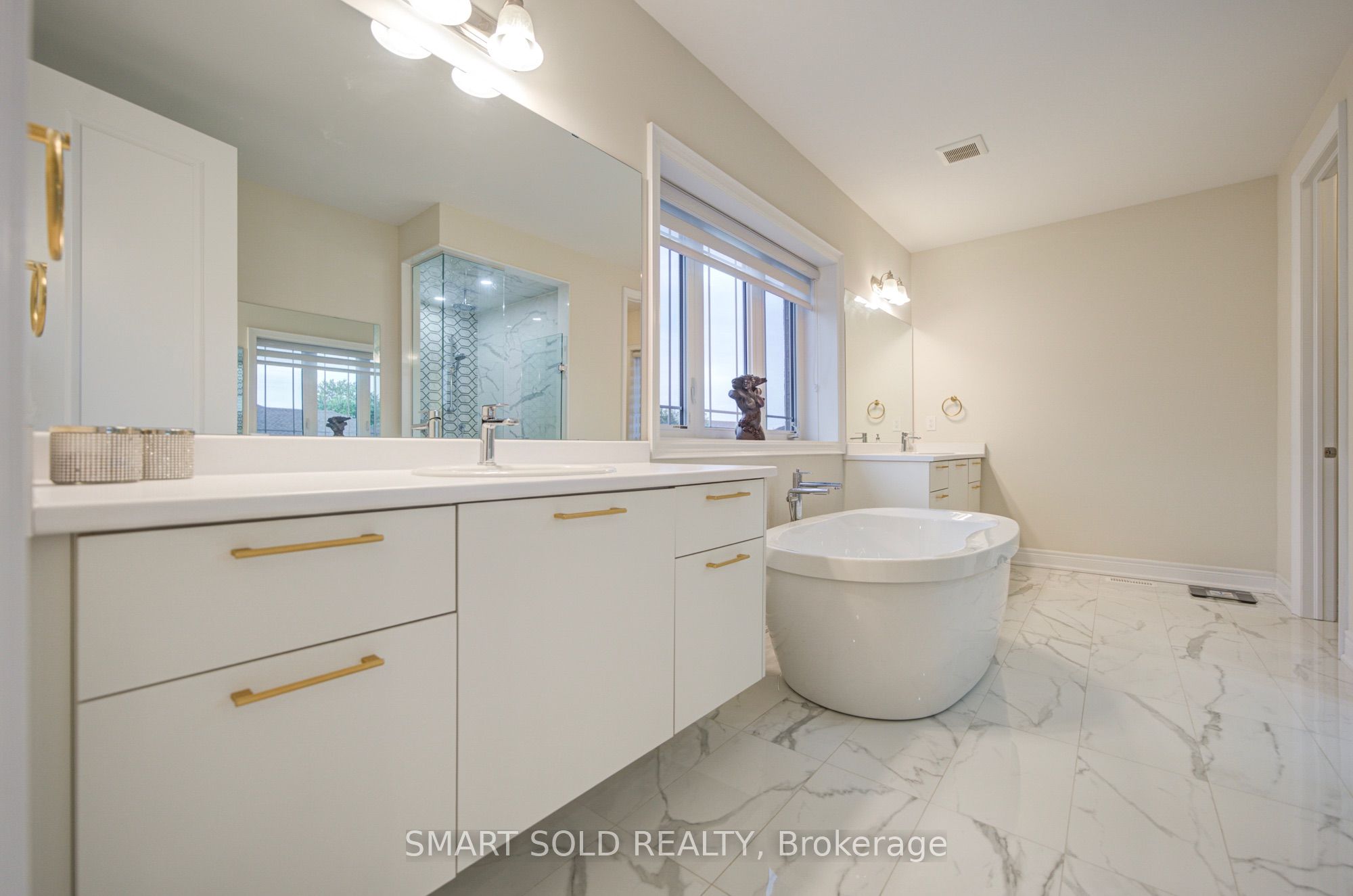 2 Menotti Drive Property Photo 33