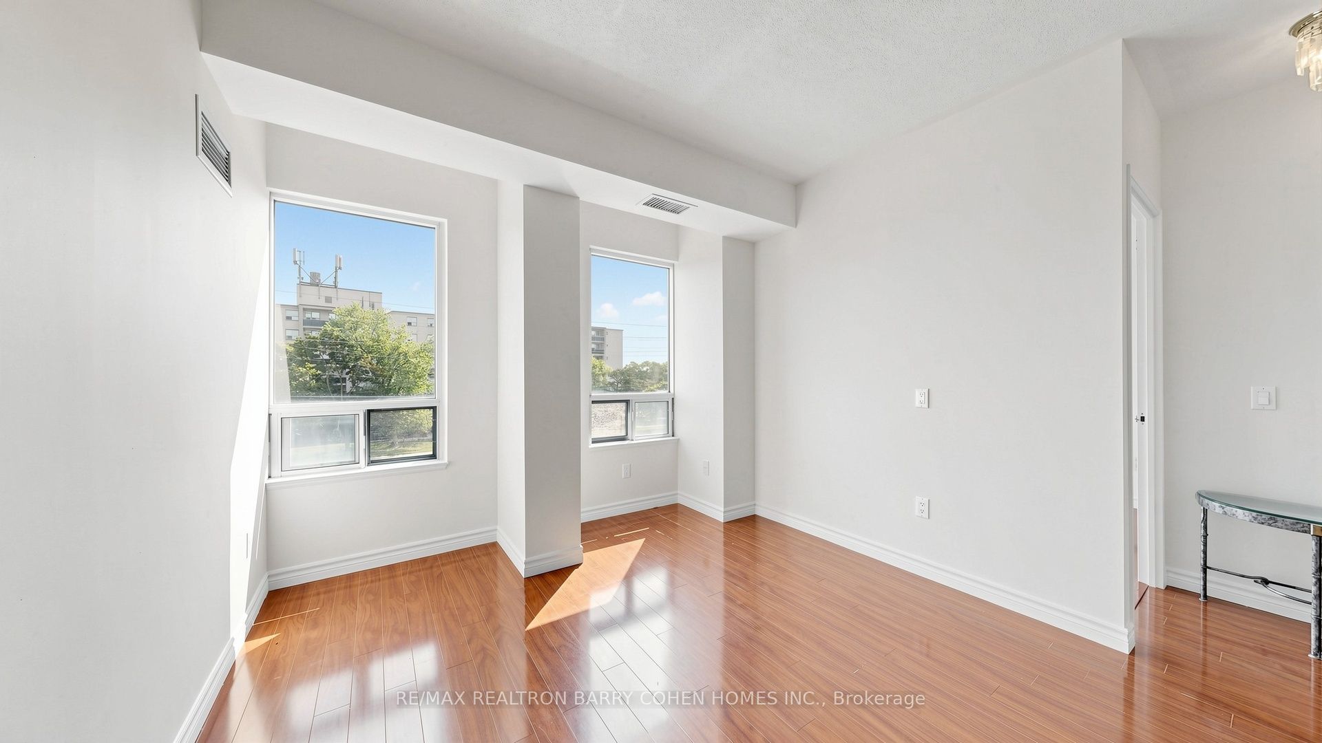 7398 Yonge Street 308 Property Photo 10