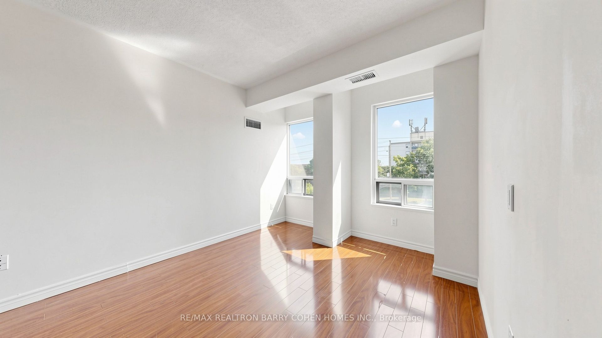 7398 Yonge Street 308 Property Photo 12