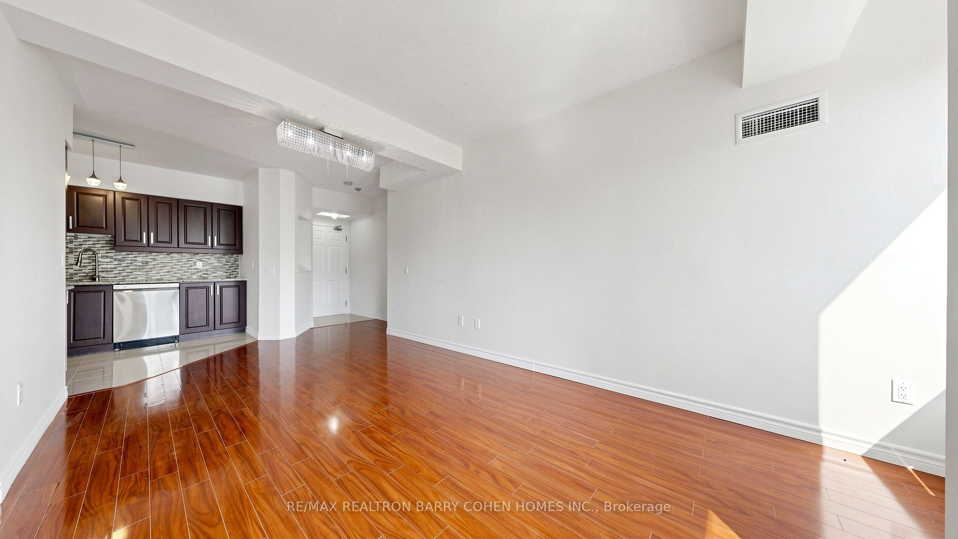 7398 Yonge Street 308 Property Photo 14
