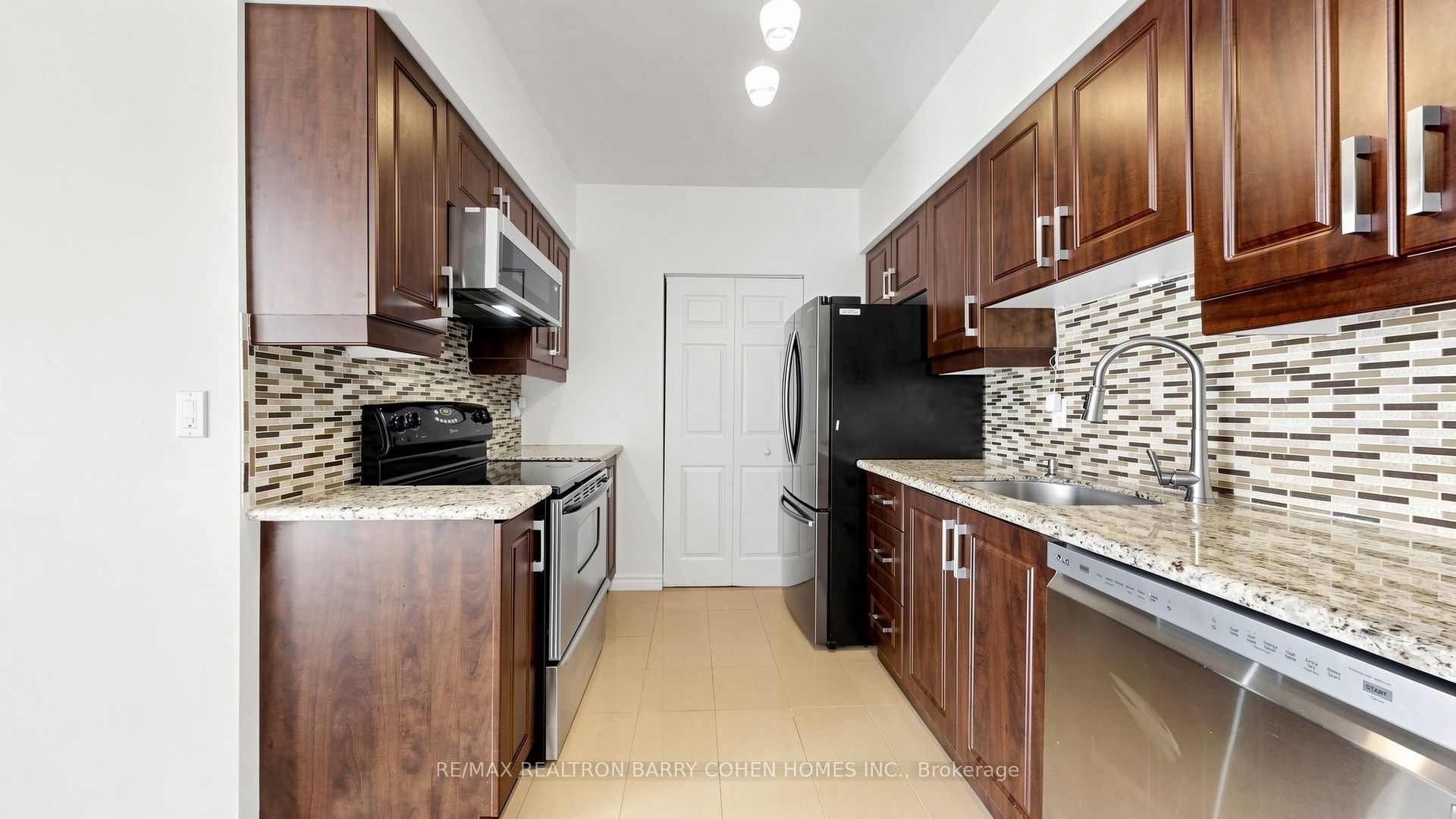 7398 Yonge Street 308 Property Photo 23