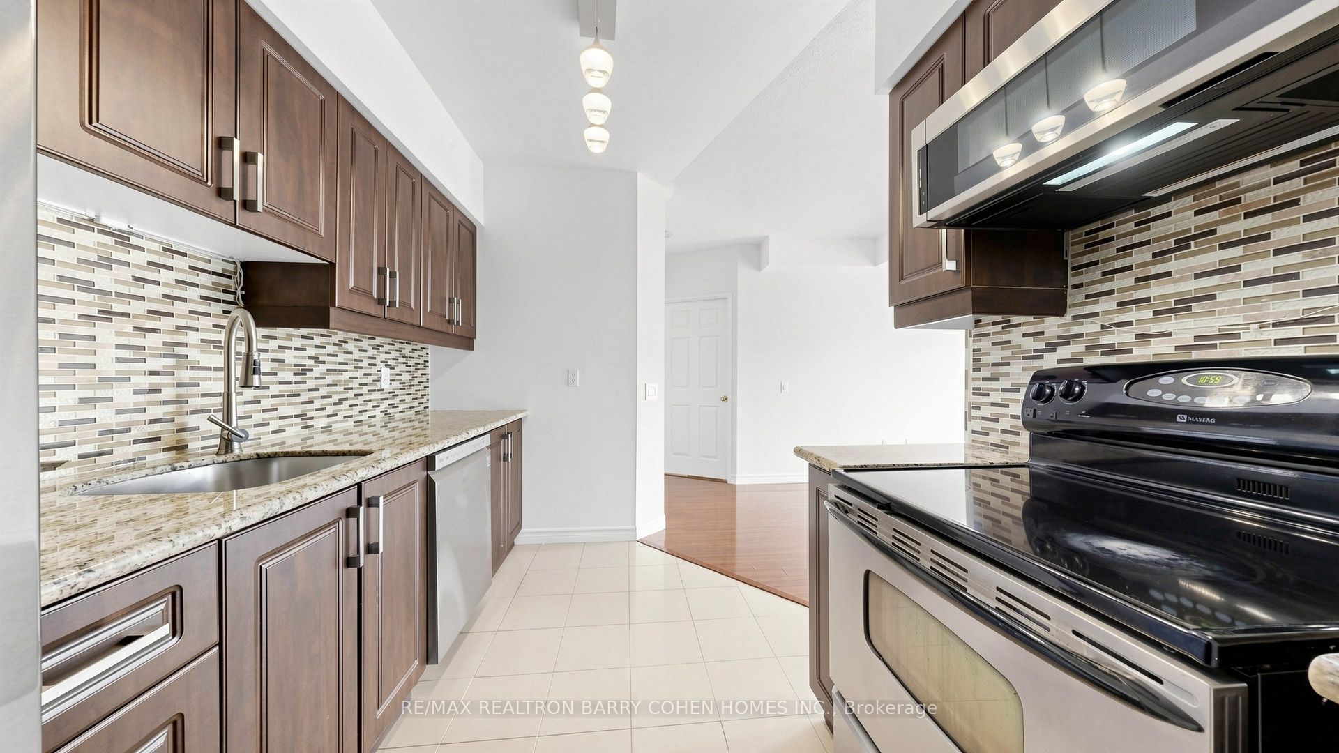 7398 Yonge Street 308 Property Photo 24