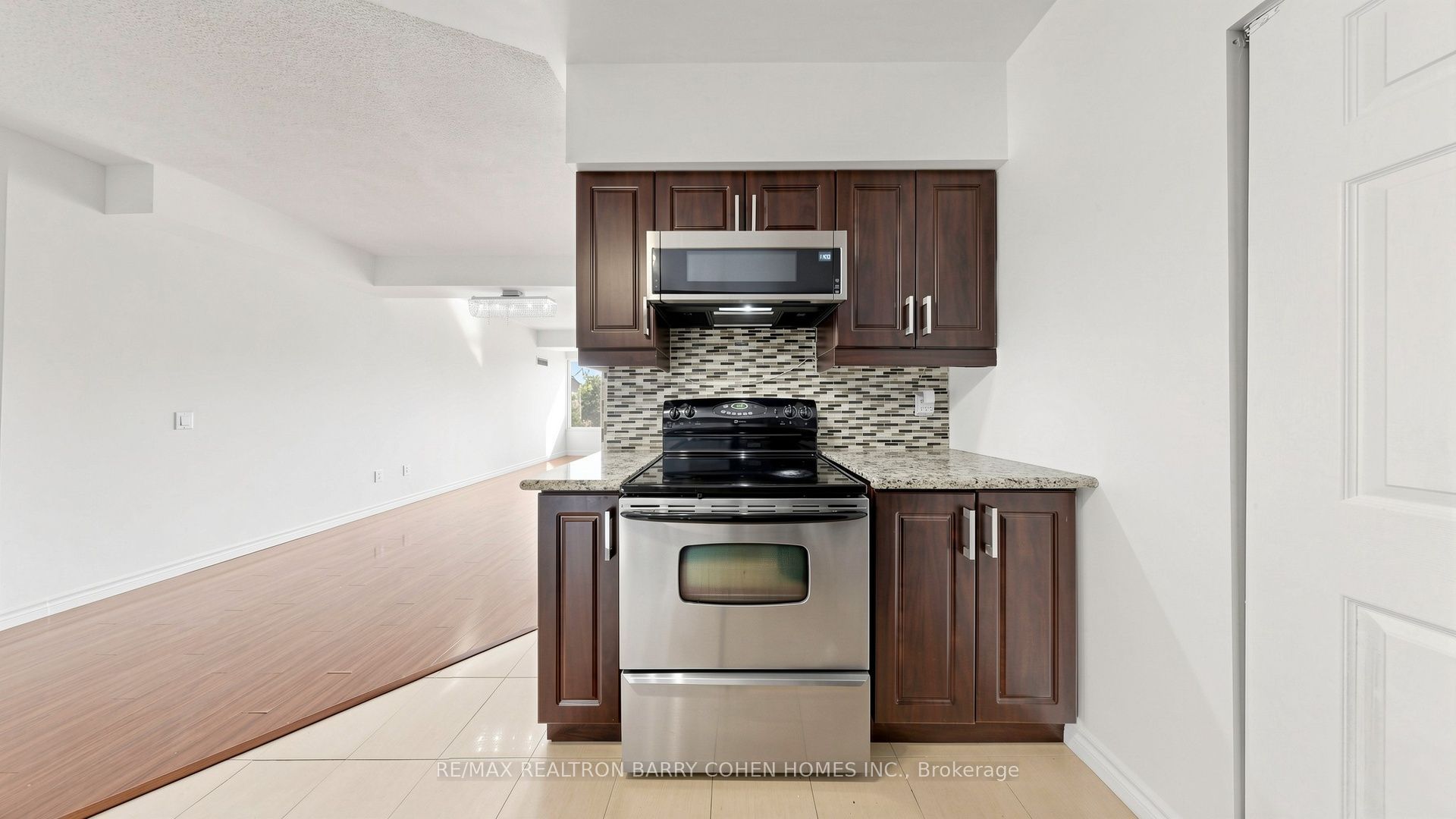 7398 Yonge Street 308 Property Photo 25