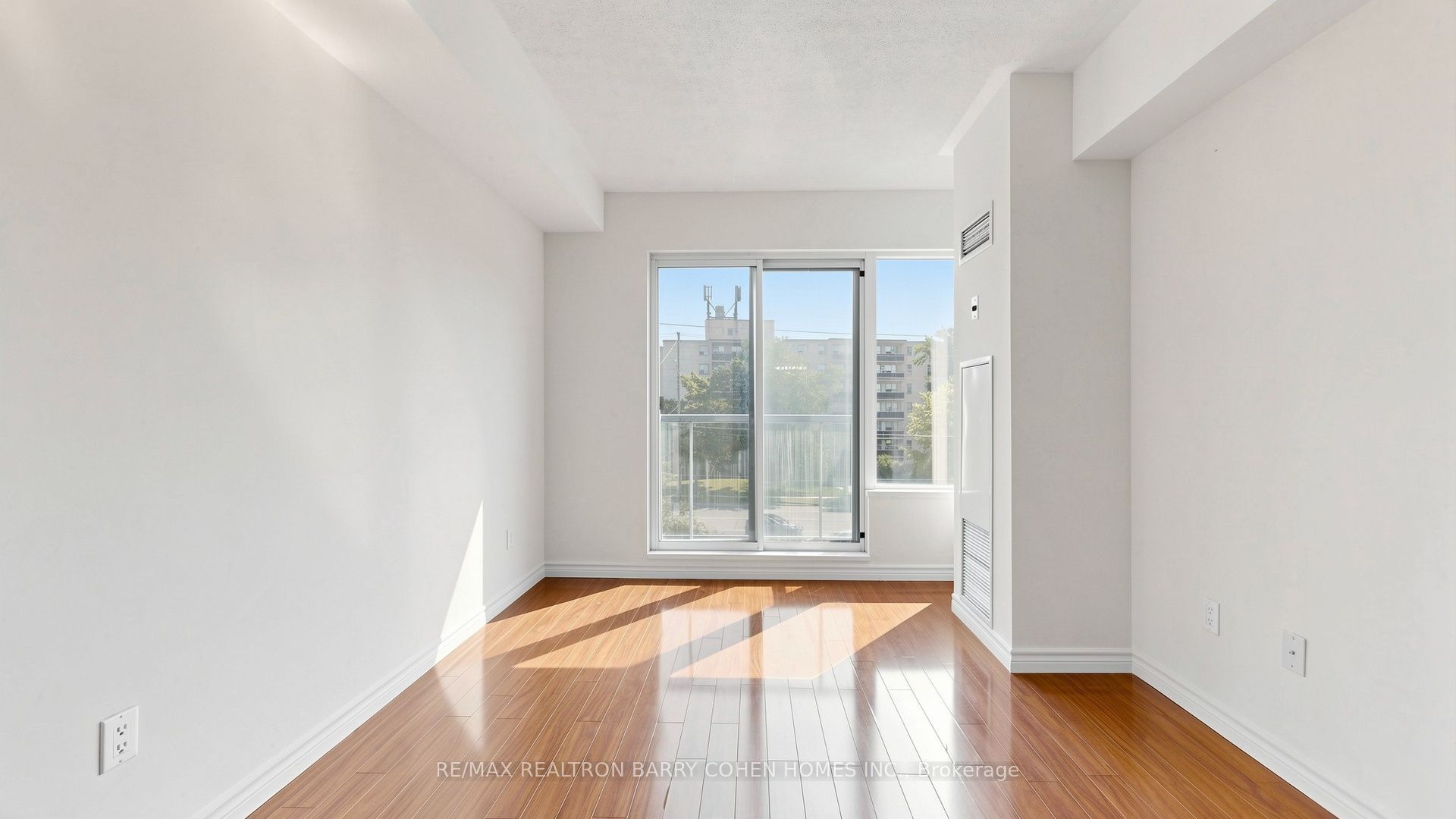 7398 Yonge Street 308 Property Photo 27
