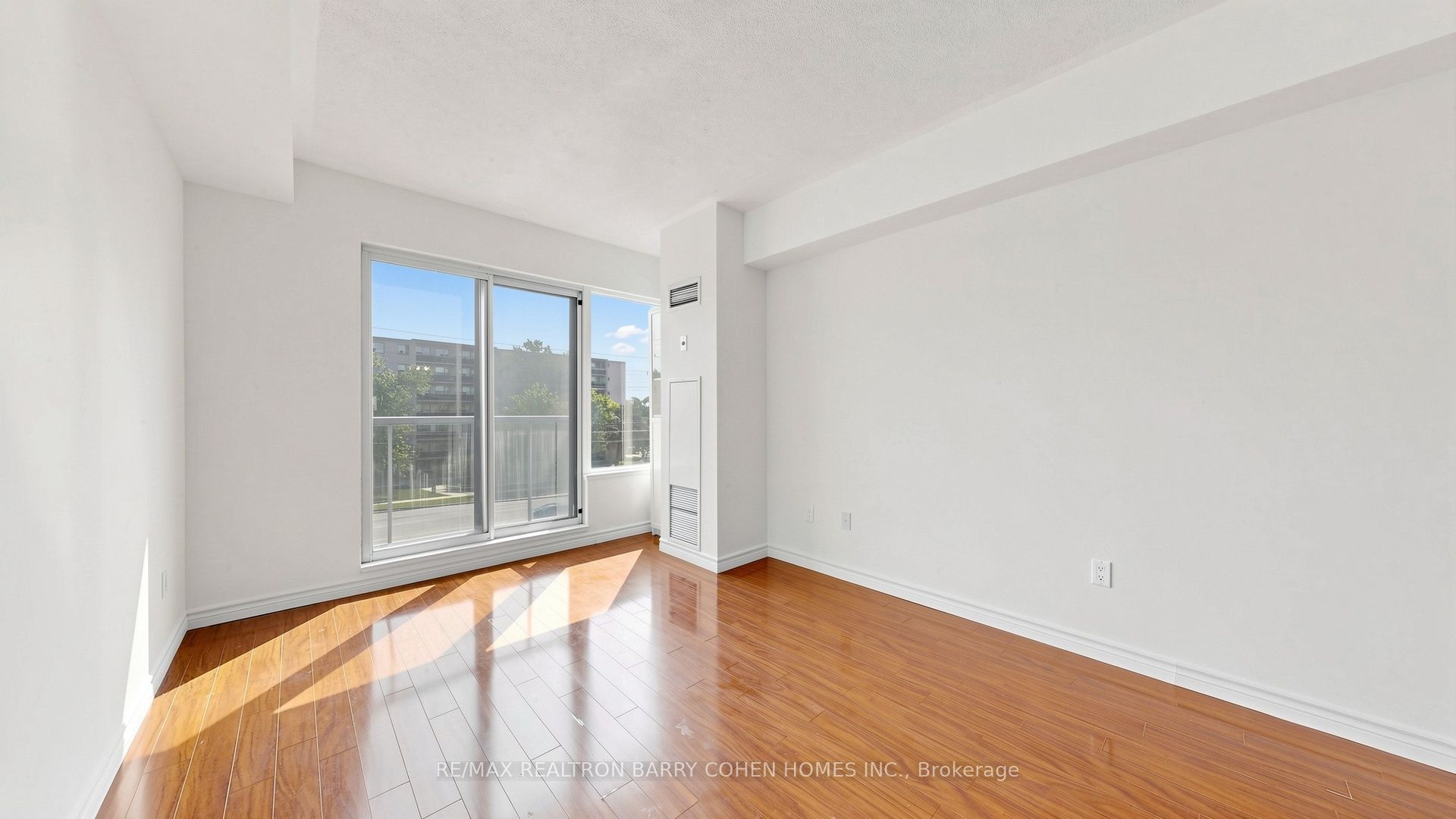 7398 Yonge Street 308 Property Photo 28