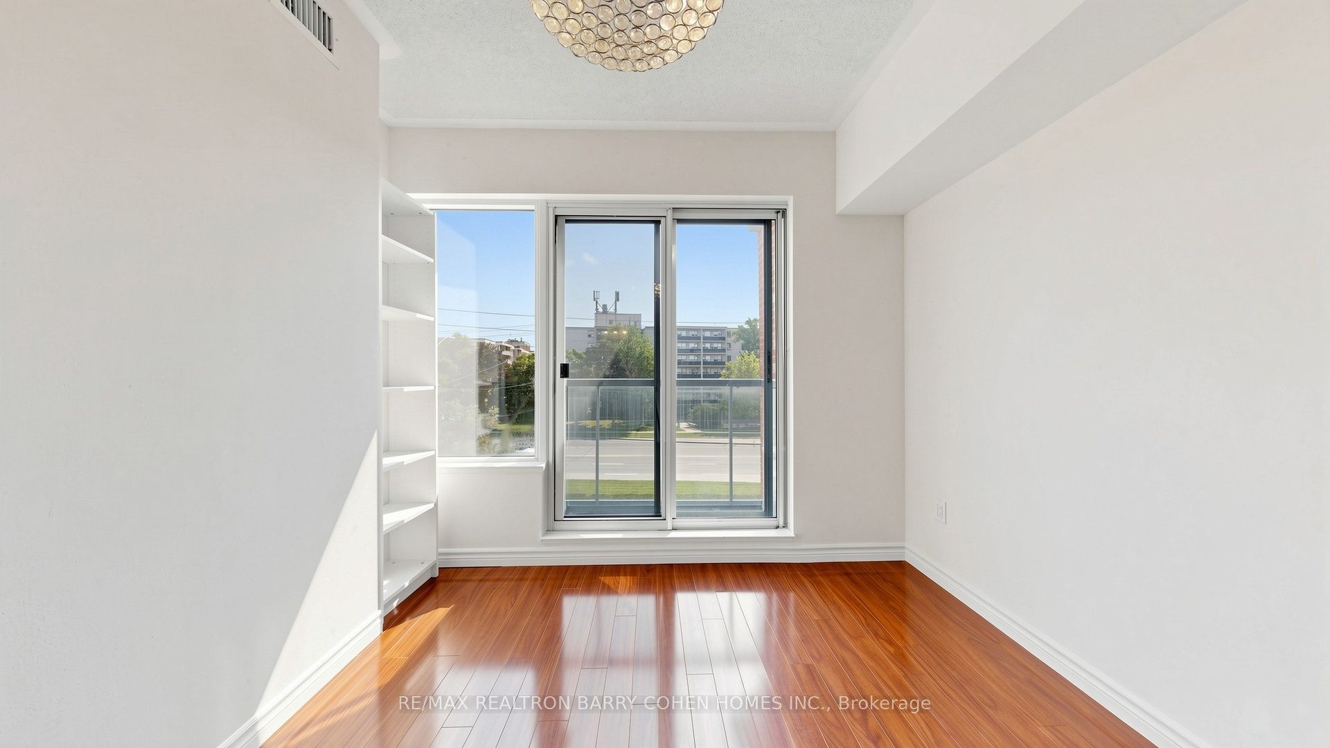 7398 Yonge Street 308 Property Photo 35