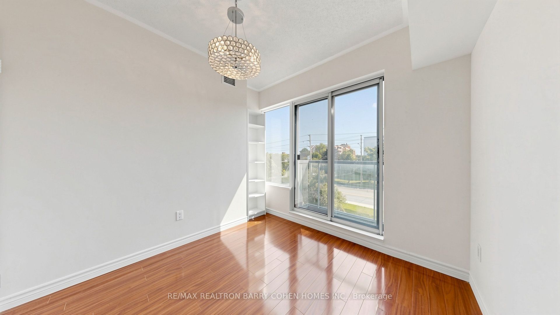 7398 Yonge Street 308 Property Photo 36