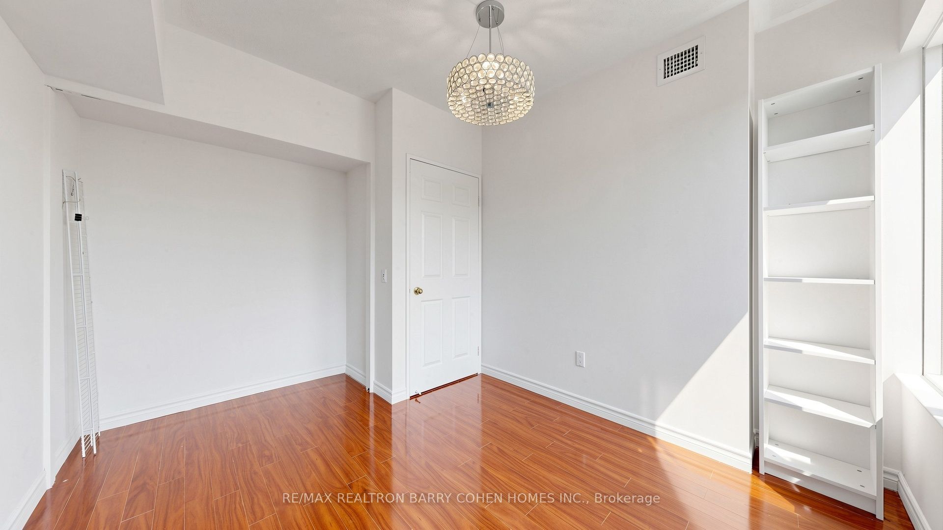 7398 Yonge Street 308 Property Photo 38