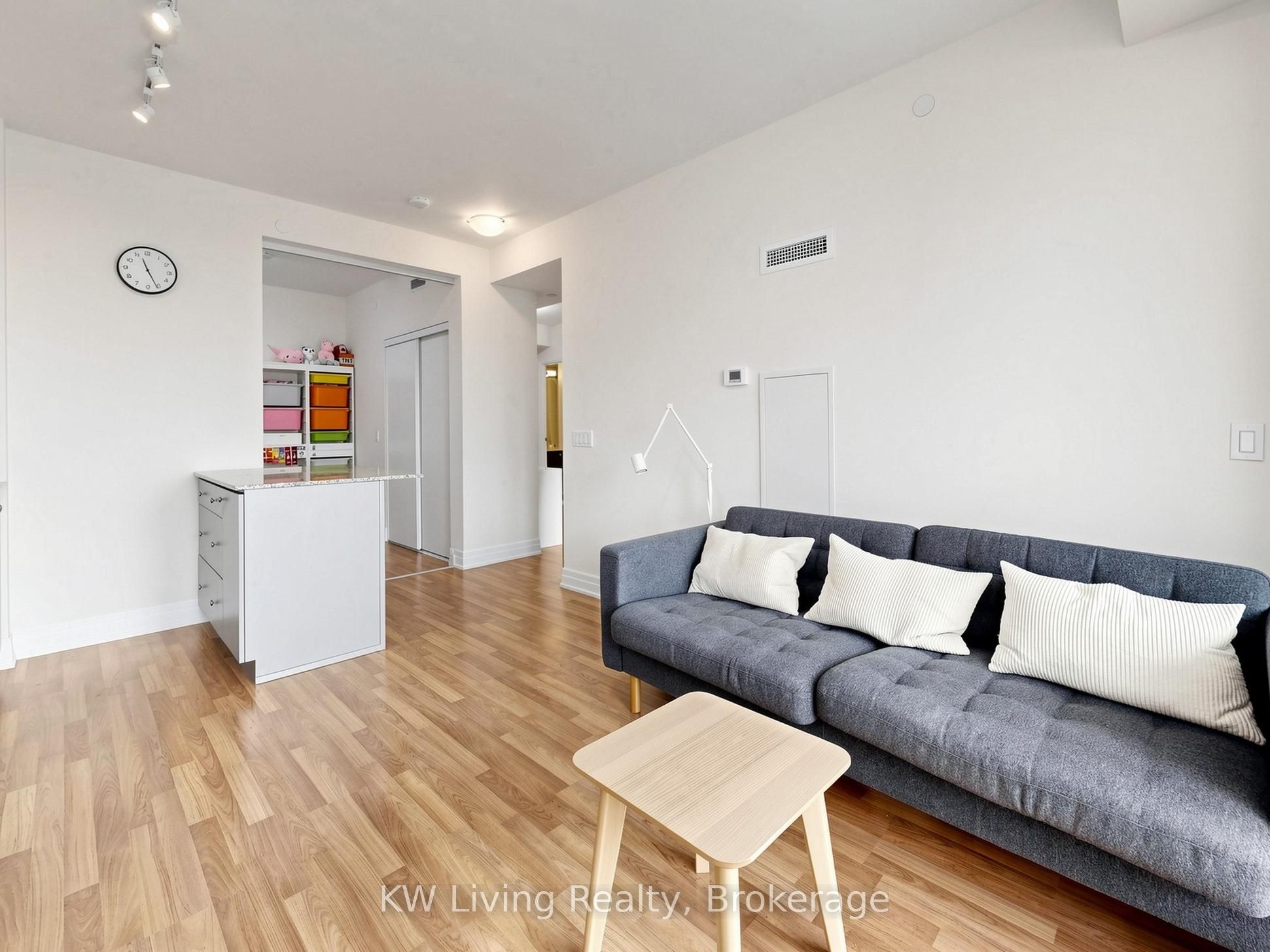 9075 Jane Street 2104 Property Photo 12