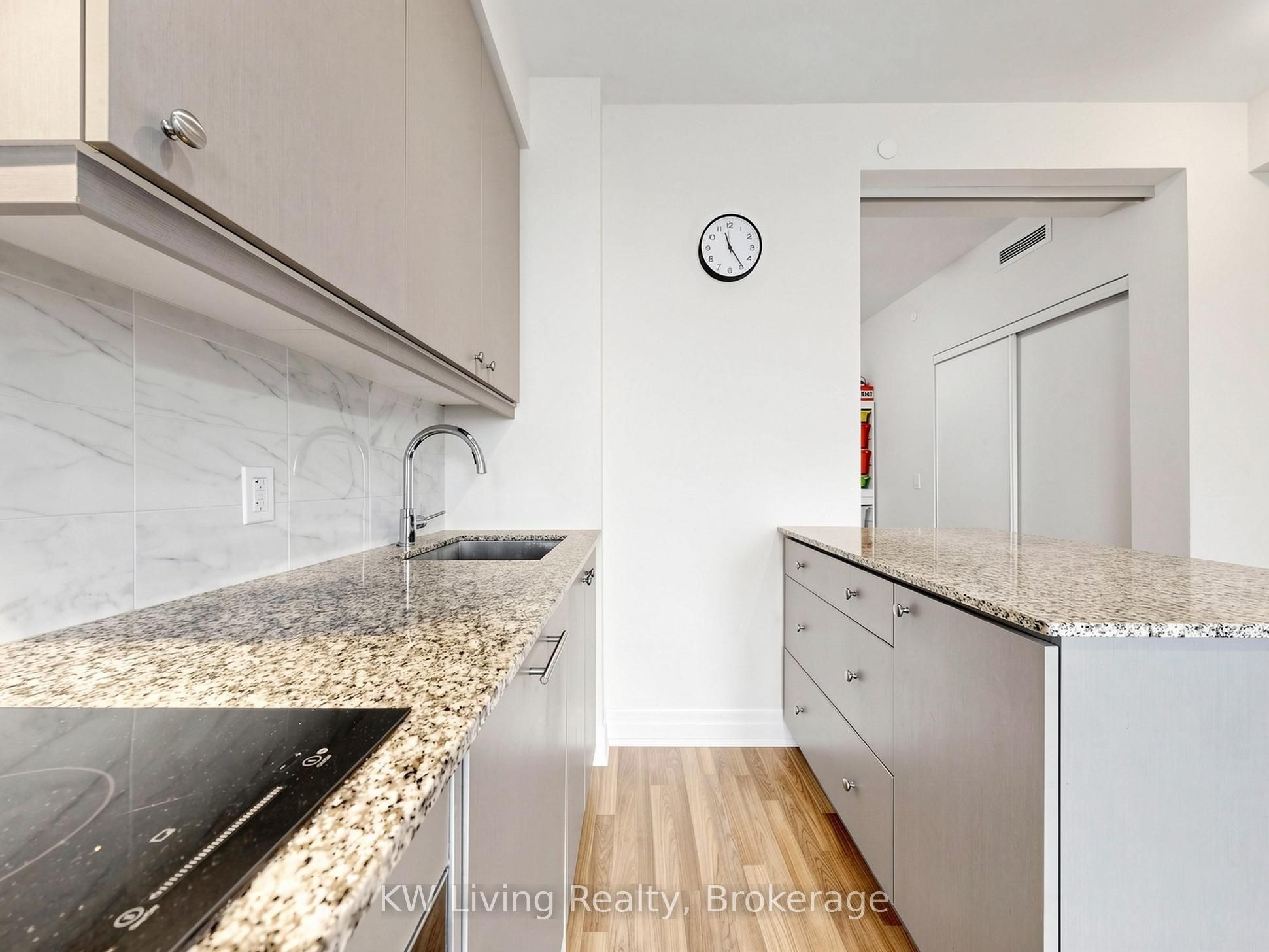 9075 Jane Street 2104 Property Photo 17