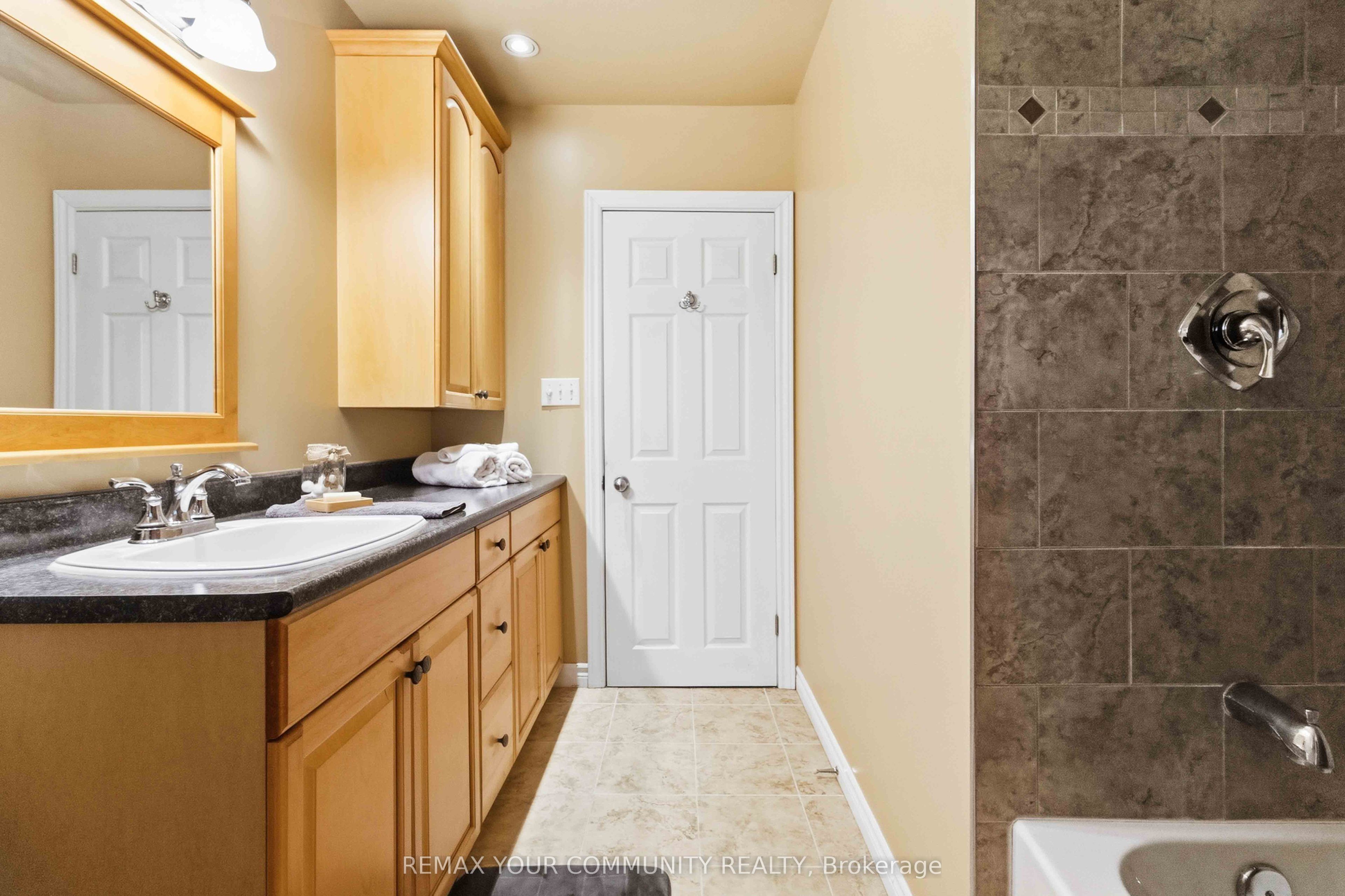 5 Medina Square Property Photo 32