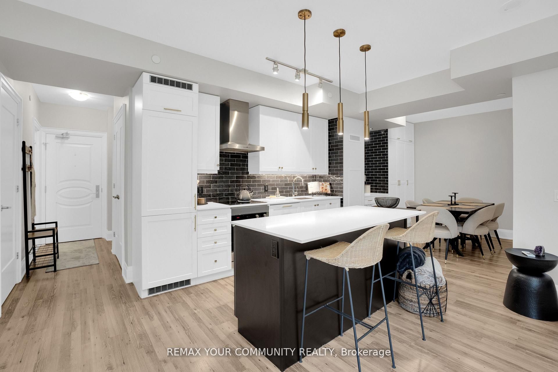 9085 Jane Street 523 Property Photo 1