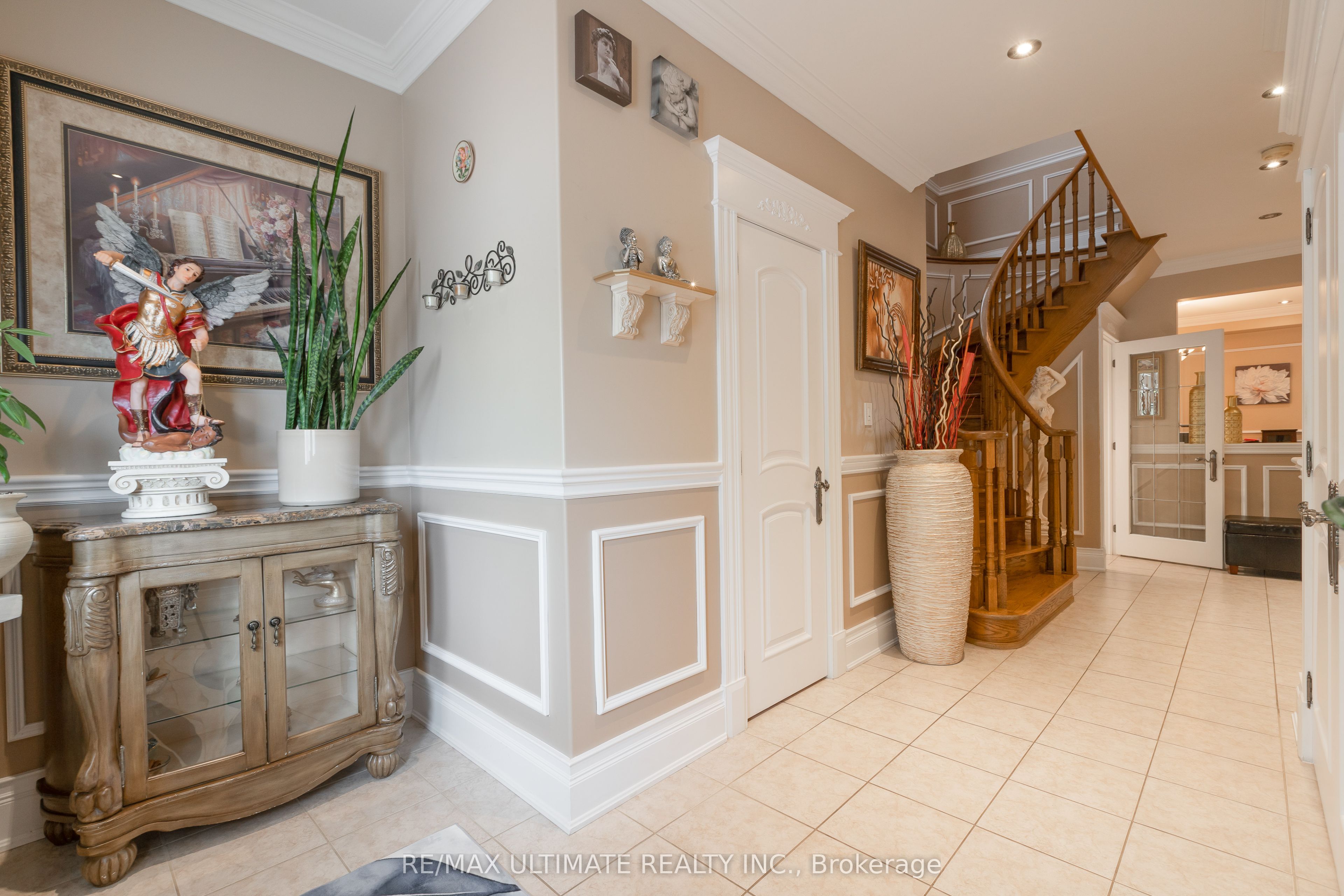 15 Ozner Crescent Property Photo 3