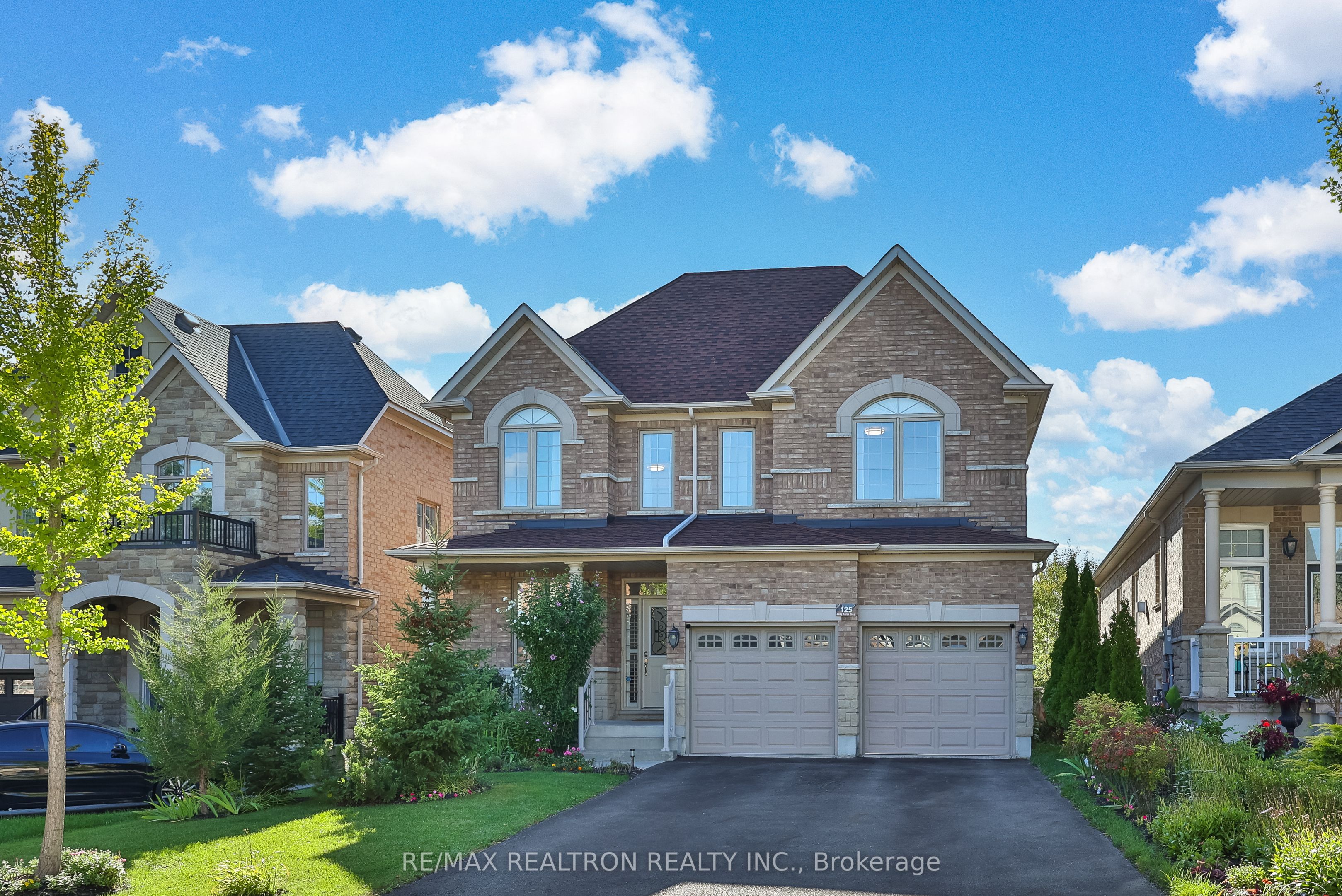 125 Lady Karen Crescent Property Photo 1