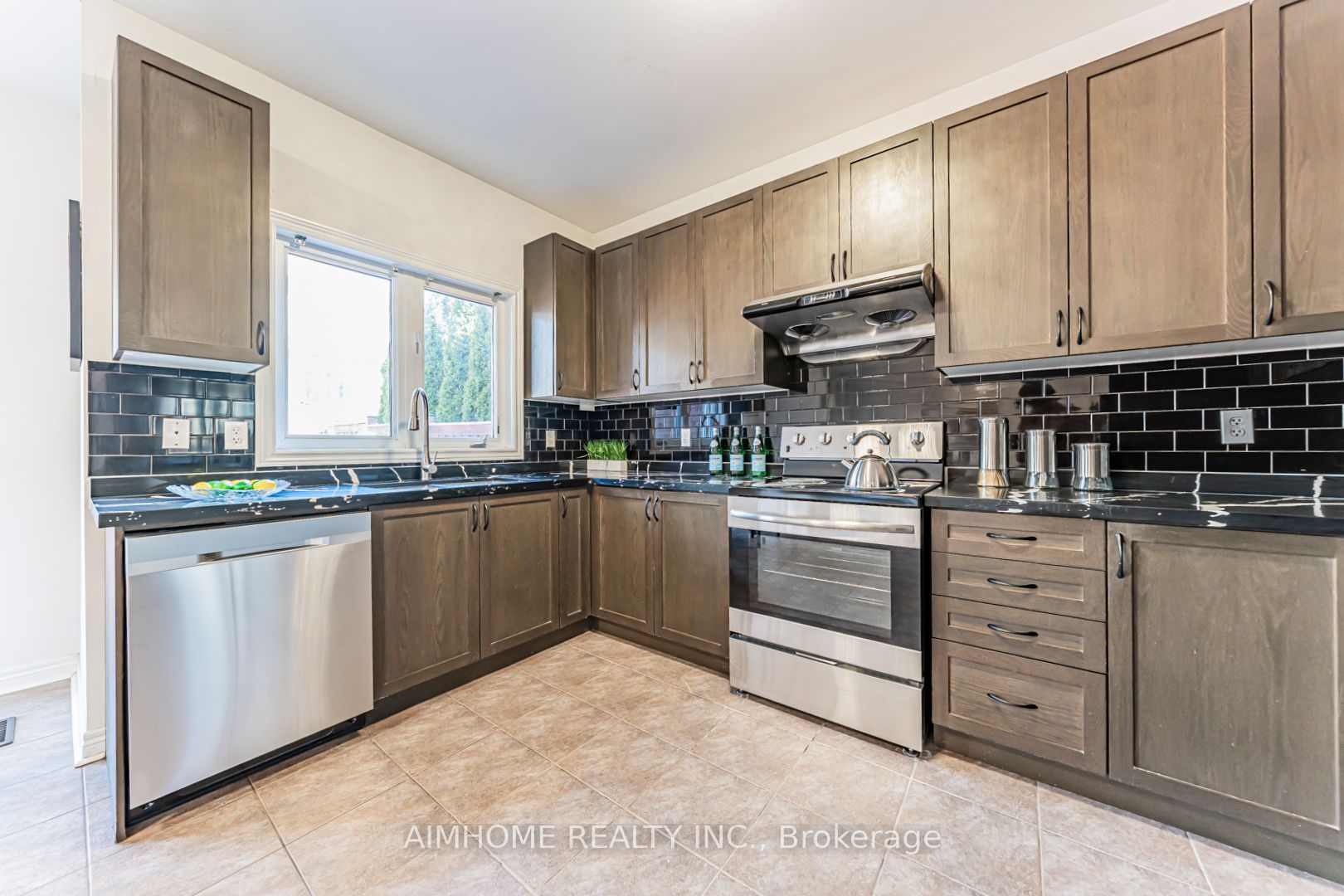 223 Emma Broadbent Court Property Photo 24