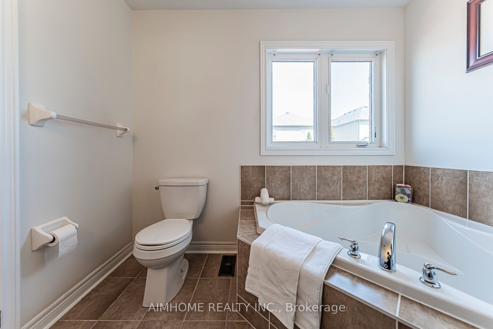 223 Emma Broadbent Court Property Photo 33