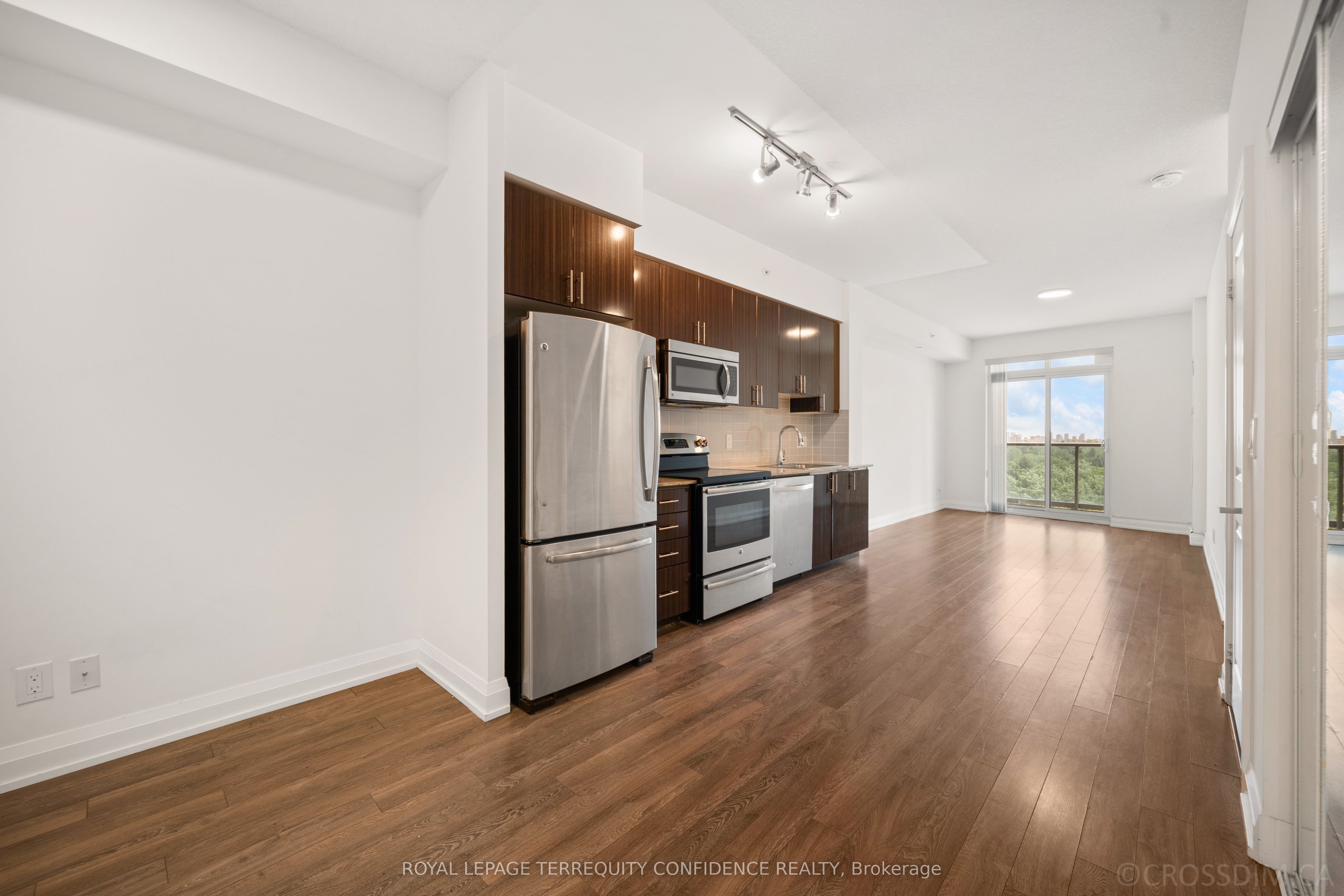 7161 Yonge Street 727 Property Photo 1