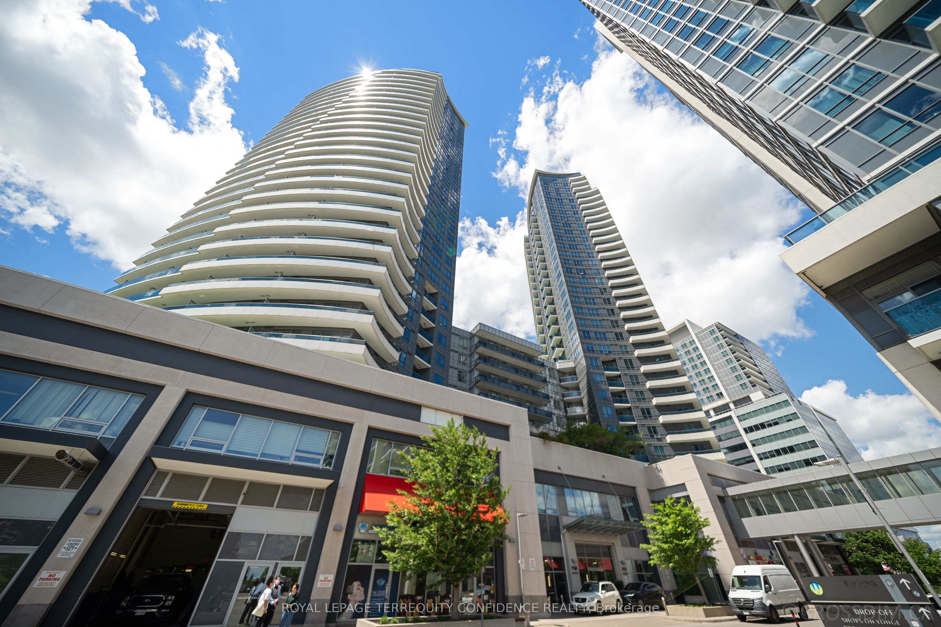 7161 Yonge Street 727 Property Photo 2