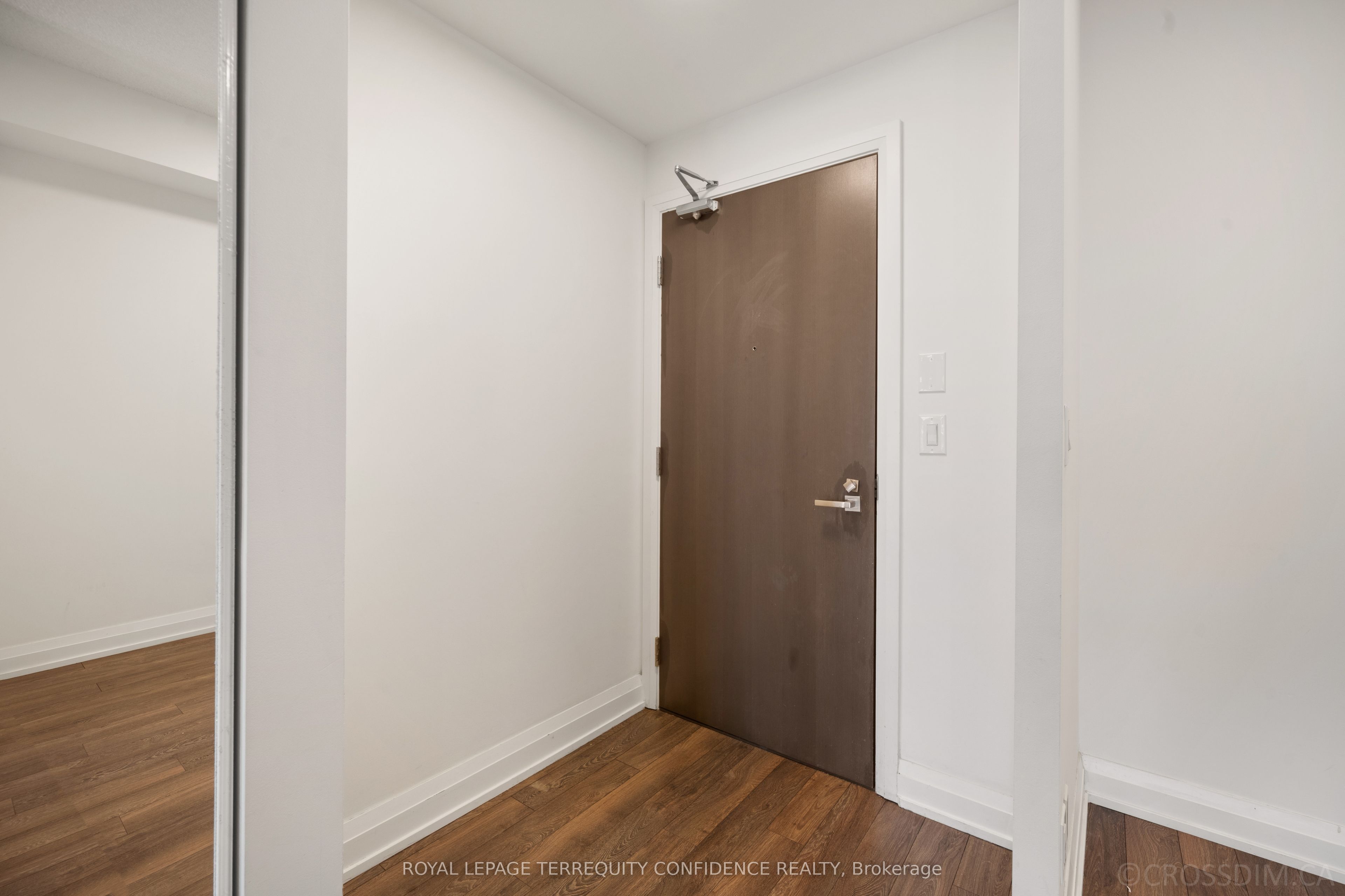 7161 Yonge Street 727 Property Photo 3