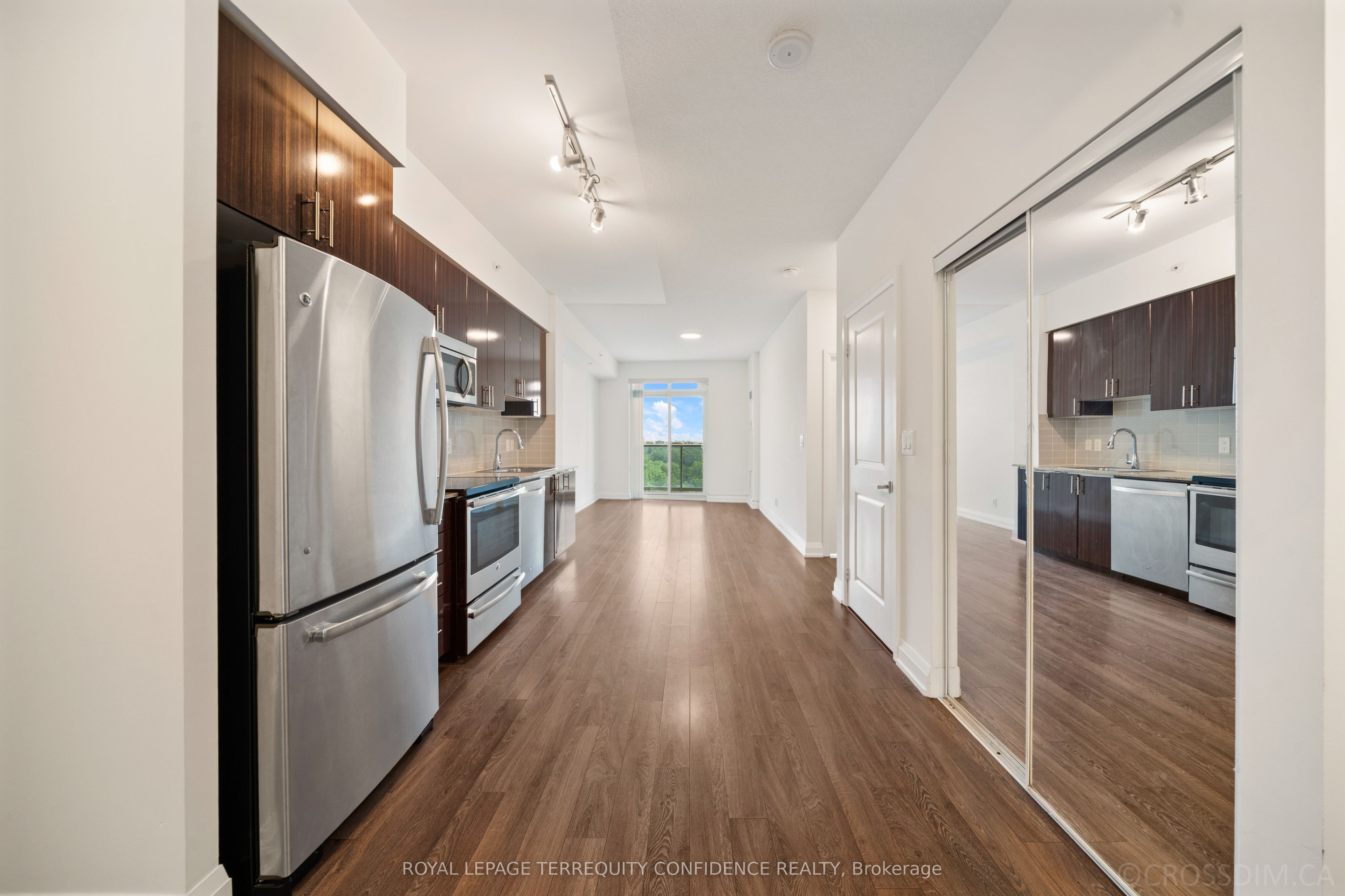 7161 Yonge Street 727 Property Photo 4