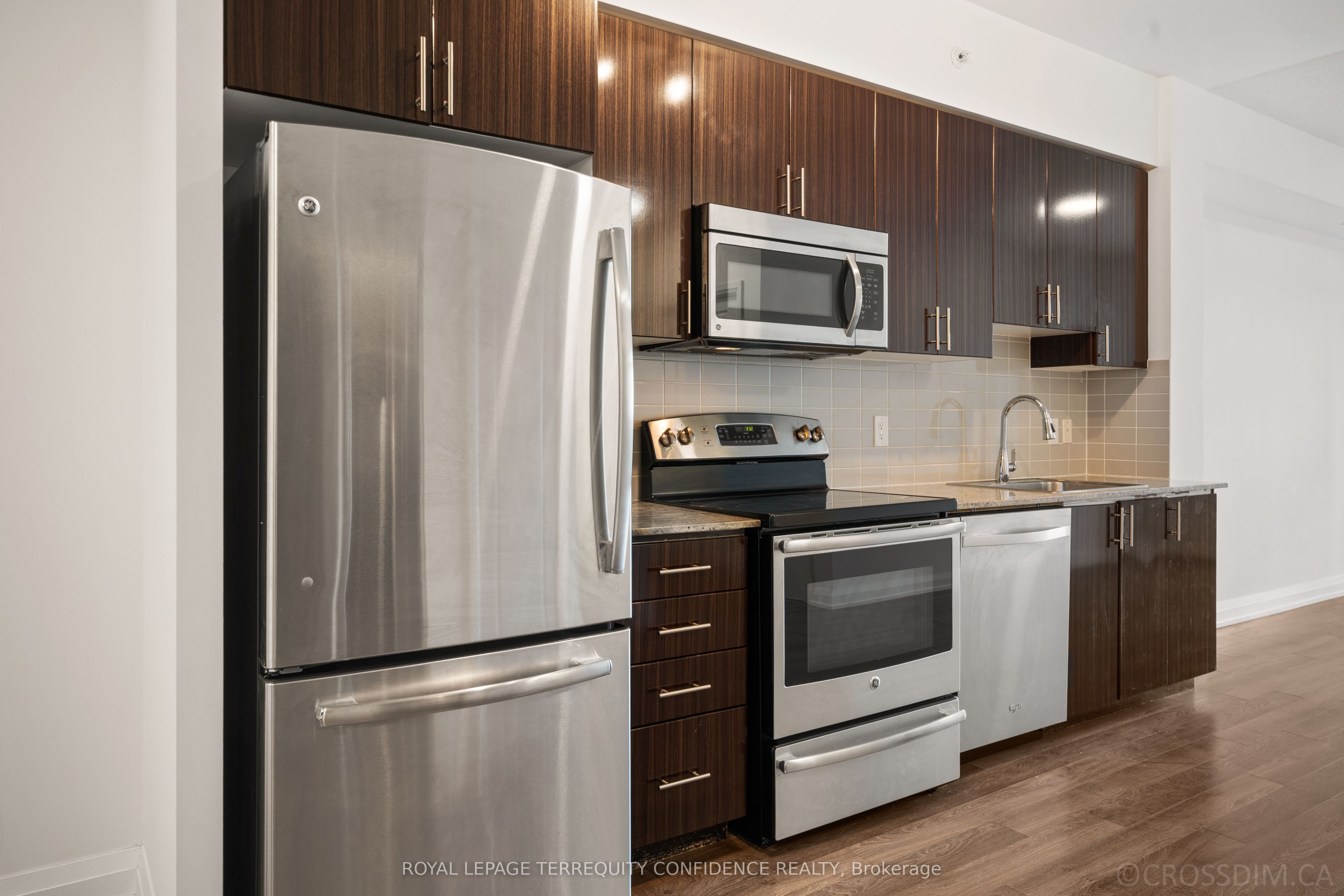 7161 Yonge Street 727 Property Photo 5