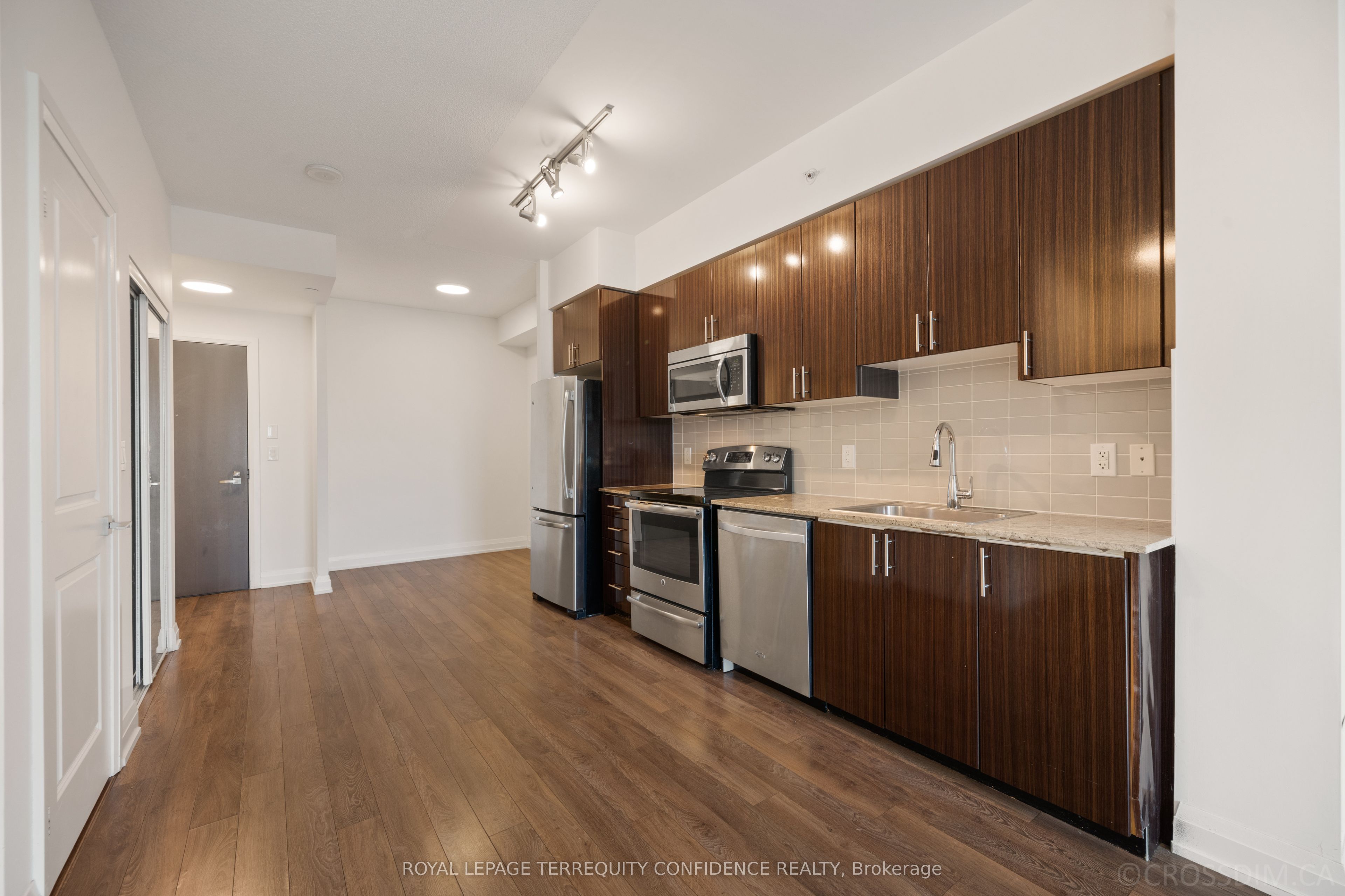 7161 Yonge Street 727 Property Photo 6