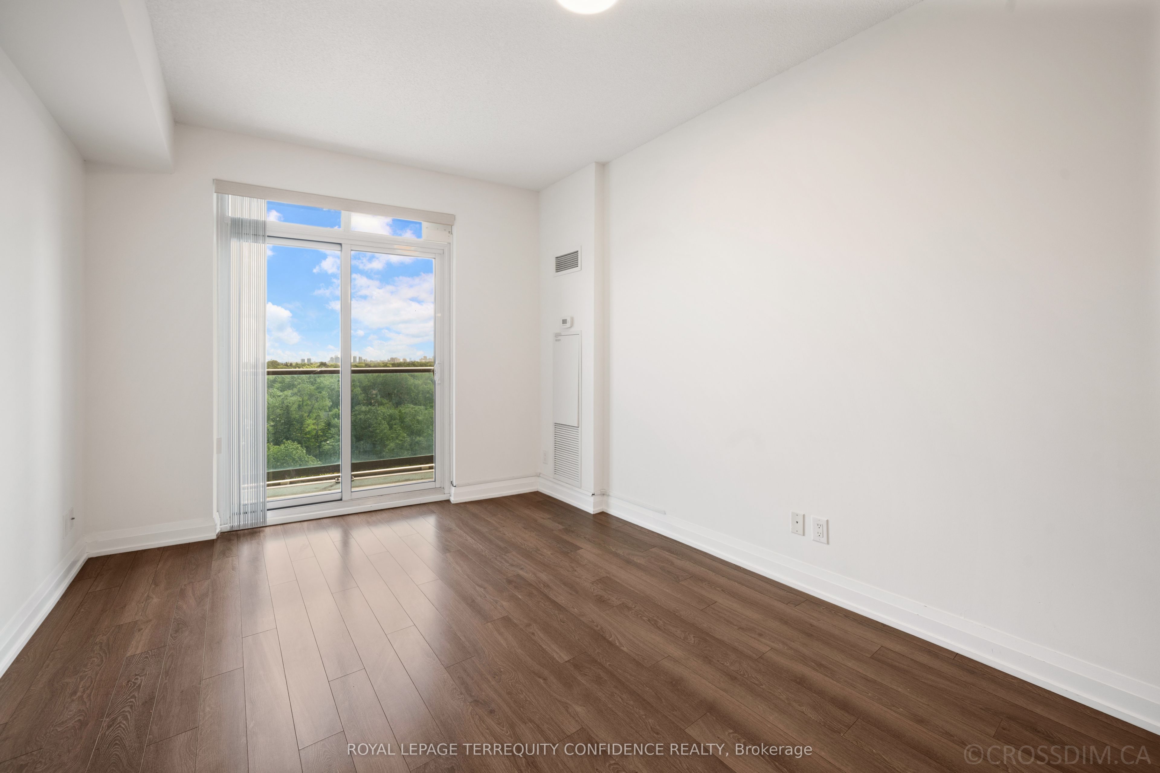 7161 Yonge Street 727 Property Photo 7