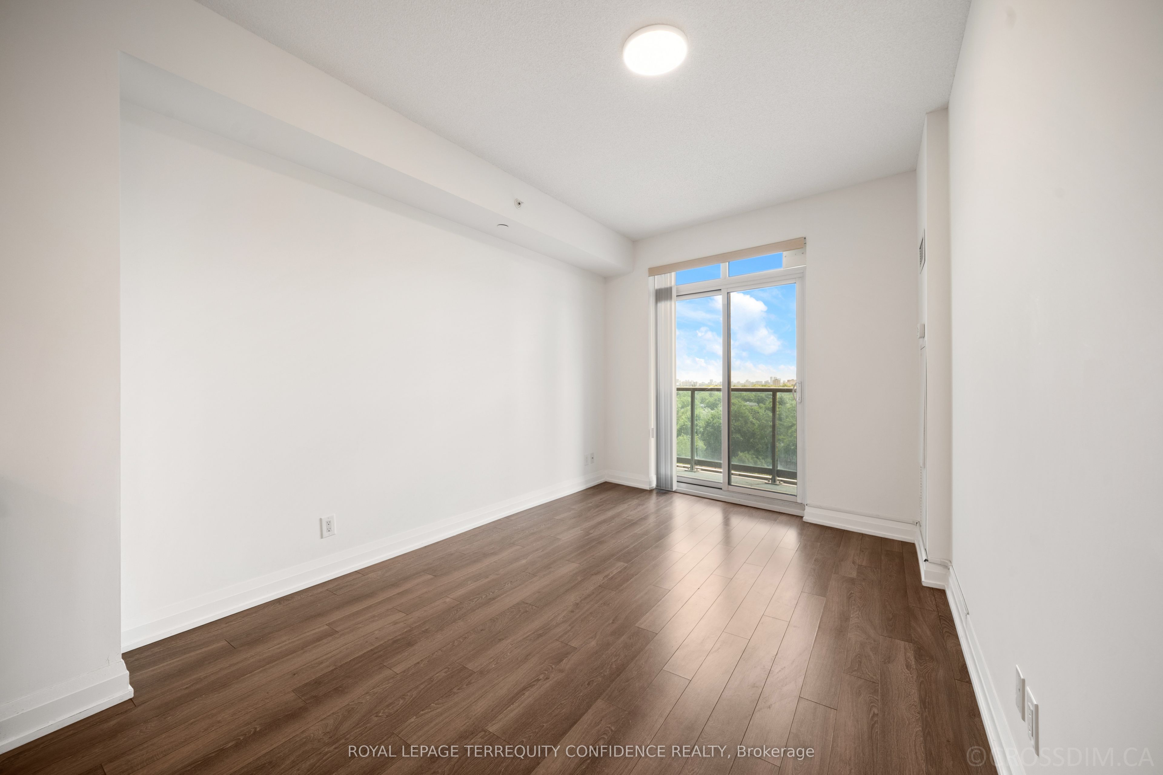 7161 Yonge Street 727 Property Photo 9