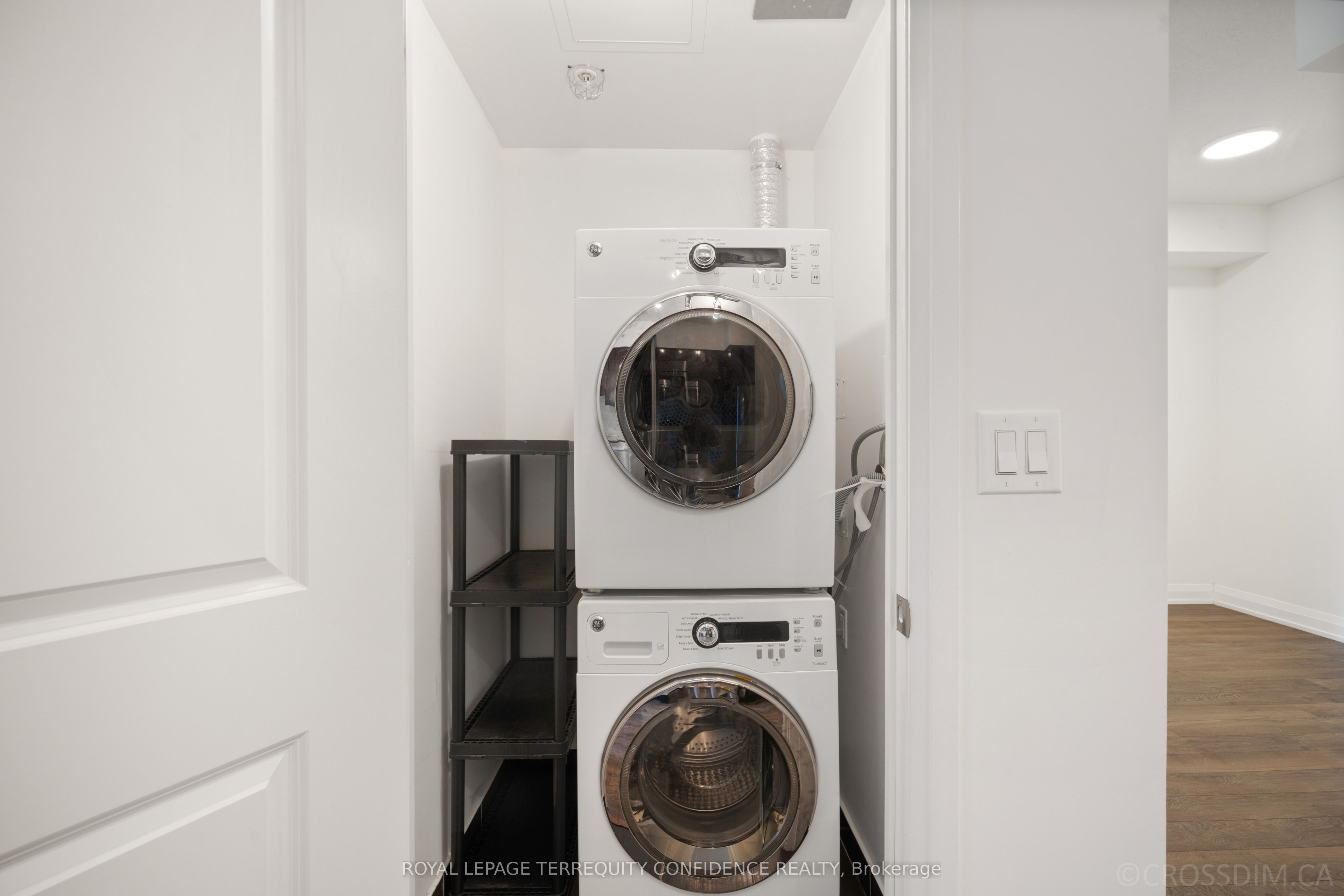 7161 Yonge Street 727 Property Photo 16