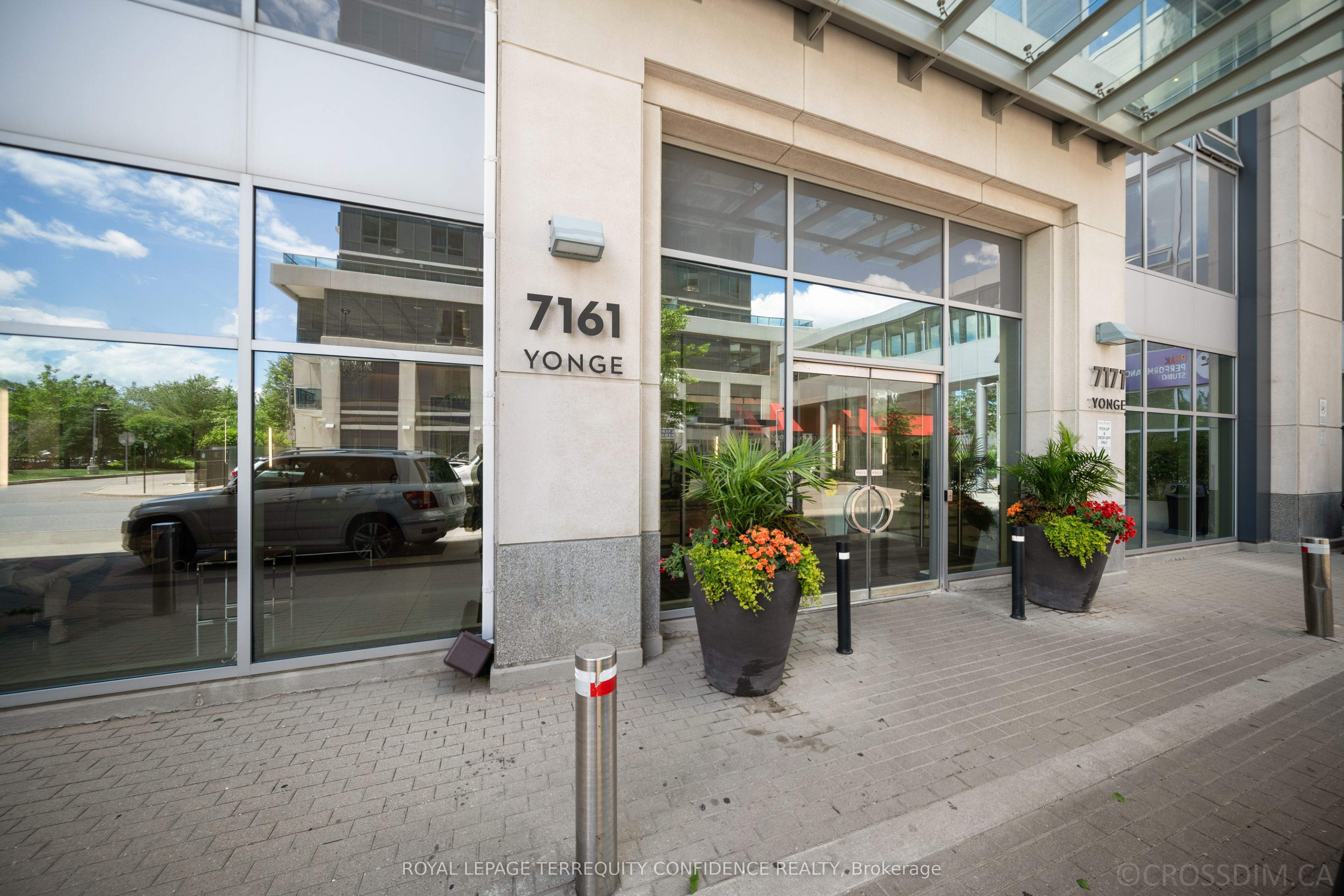 7161 Yonge Street 727 Property Photo 22