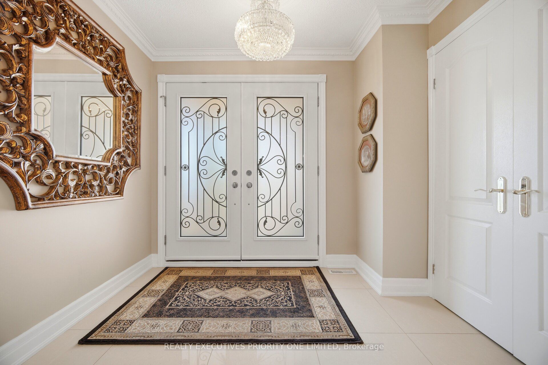 139 Jade Crescent Property Photo 2