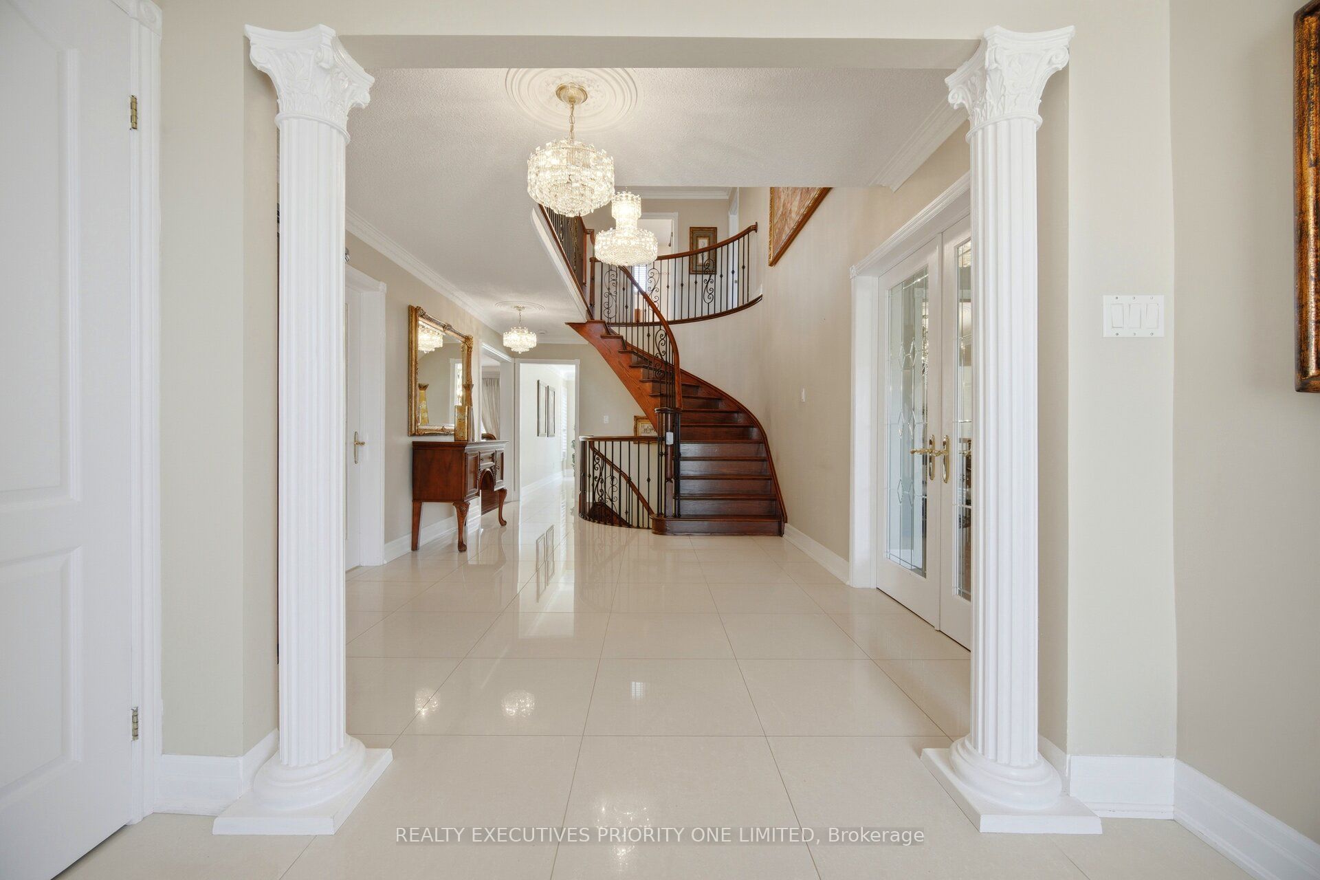 139 Jade Crescent Property Photo 3