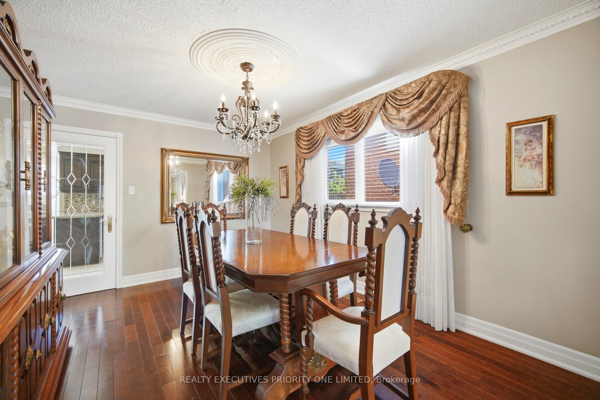 139 Jade Crescent Property Photo 8