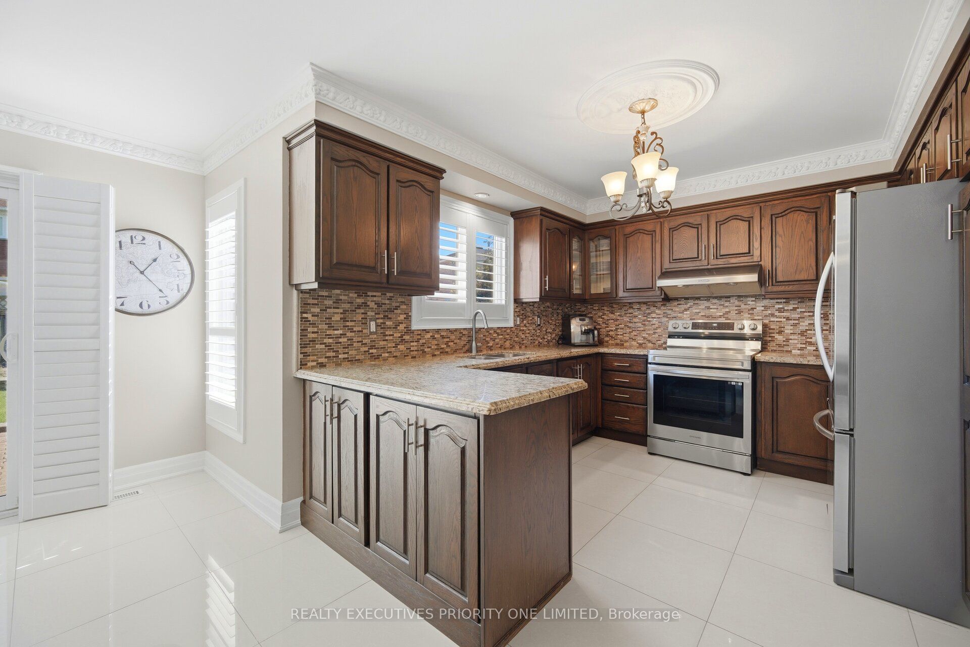 139 Jade Crescent Property Photo 9