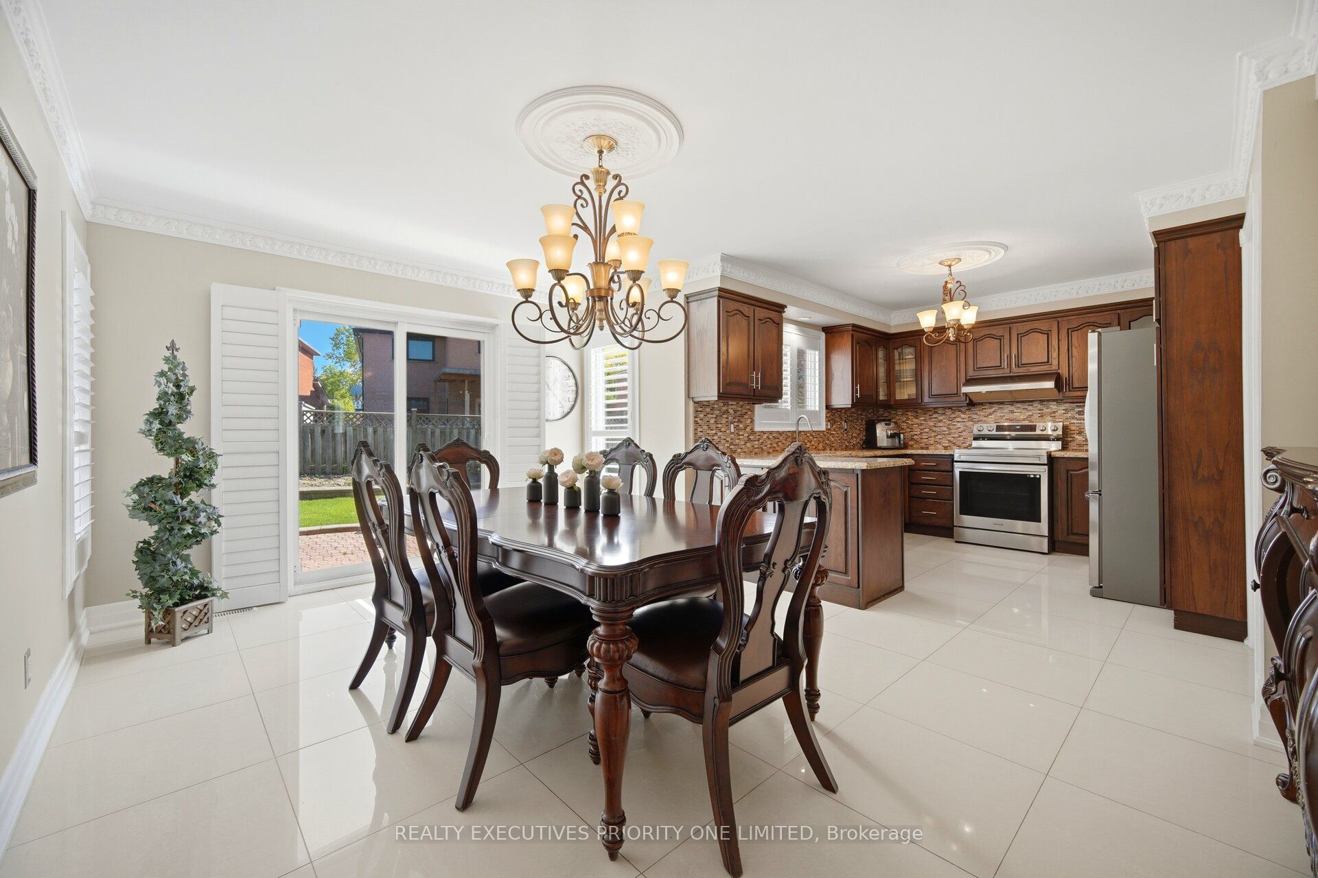 139 Jade Crescent Property Photo 12