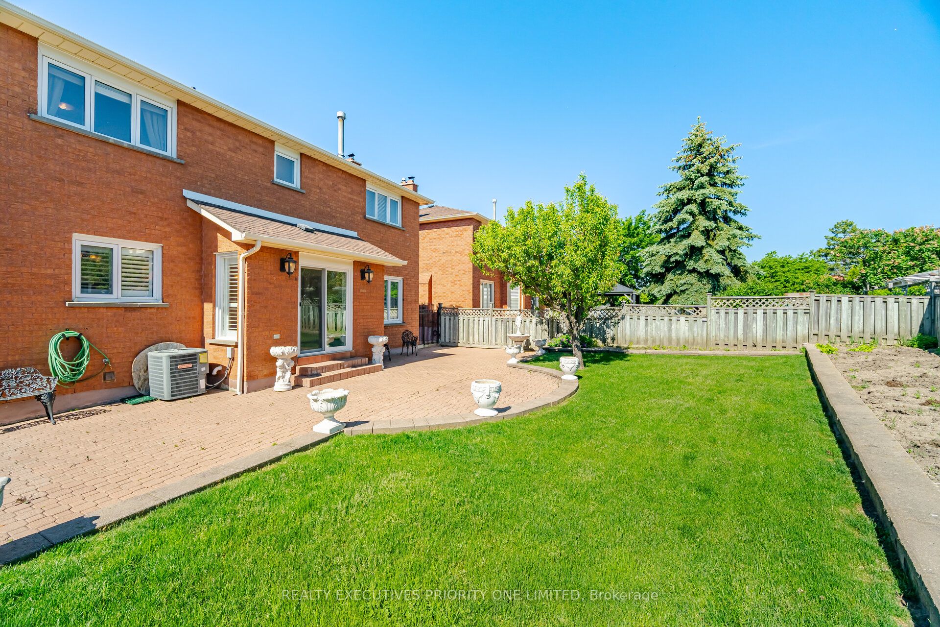 139 Jade Crescent Property Photo 44