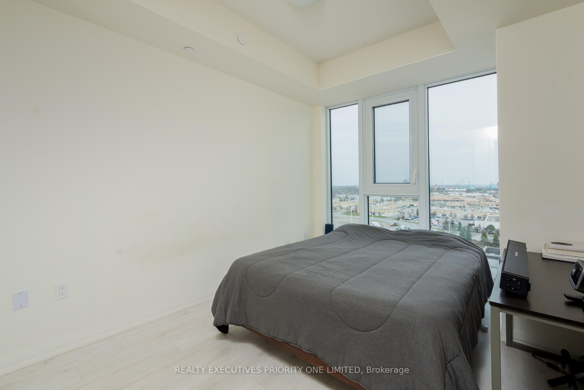 9000 Jane Street 923 Property Photo 15