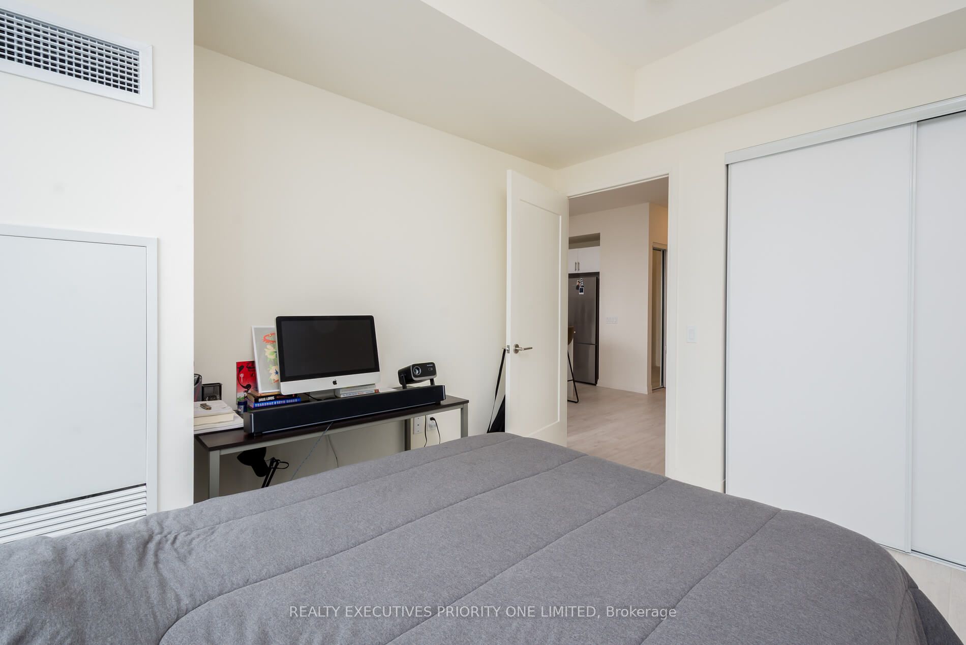 9000 Jane Street 923 Property Photo 16