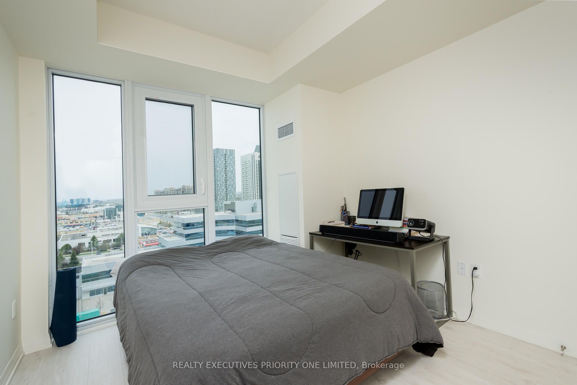9000 Jane Street 923 Property Photo 17