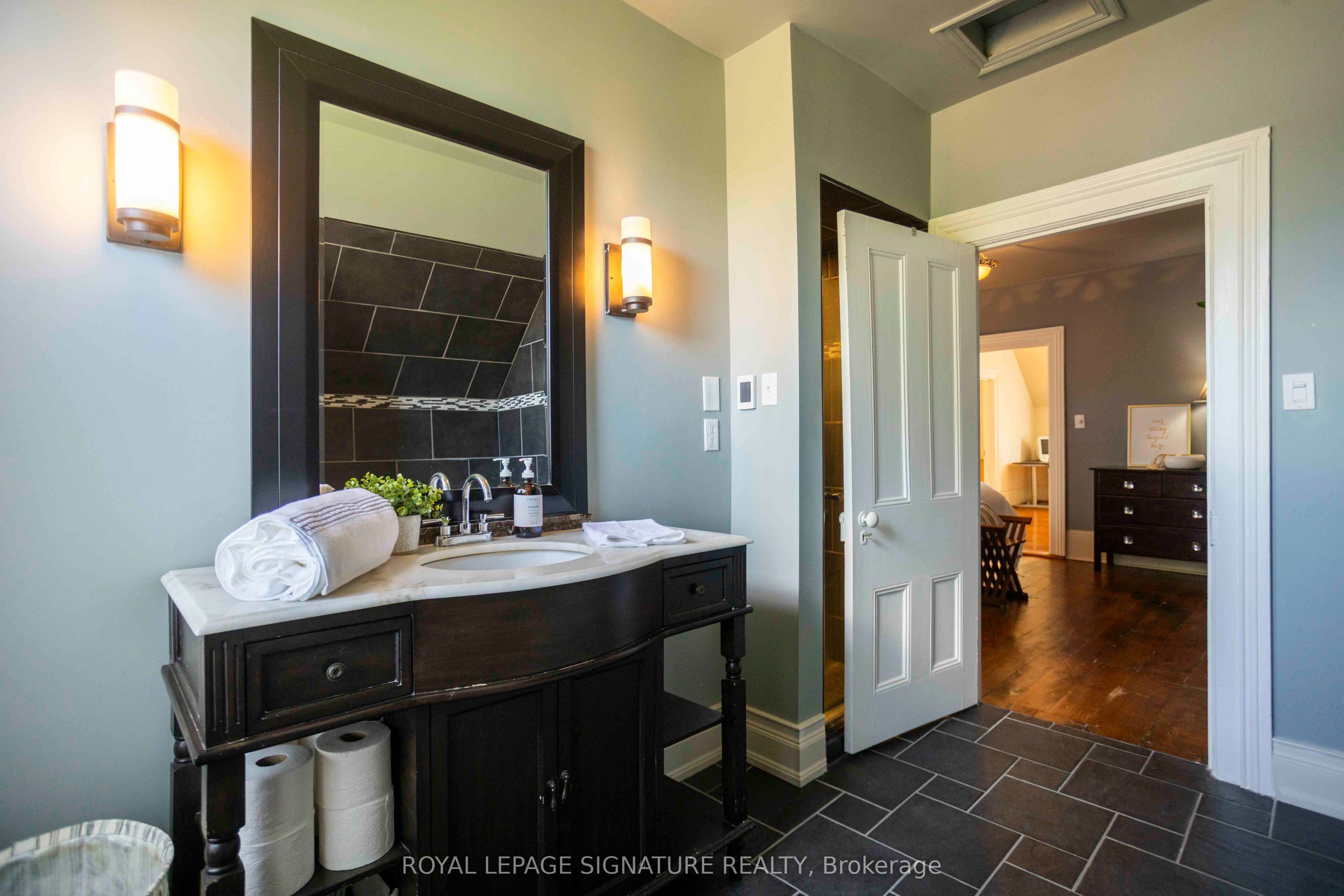 55 Brock Street E Property Photo 11