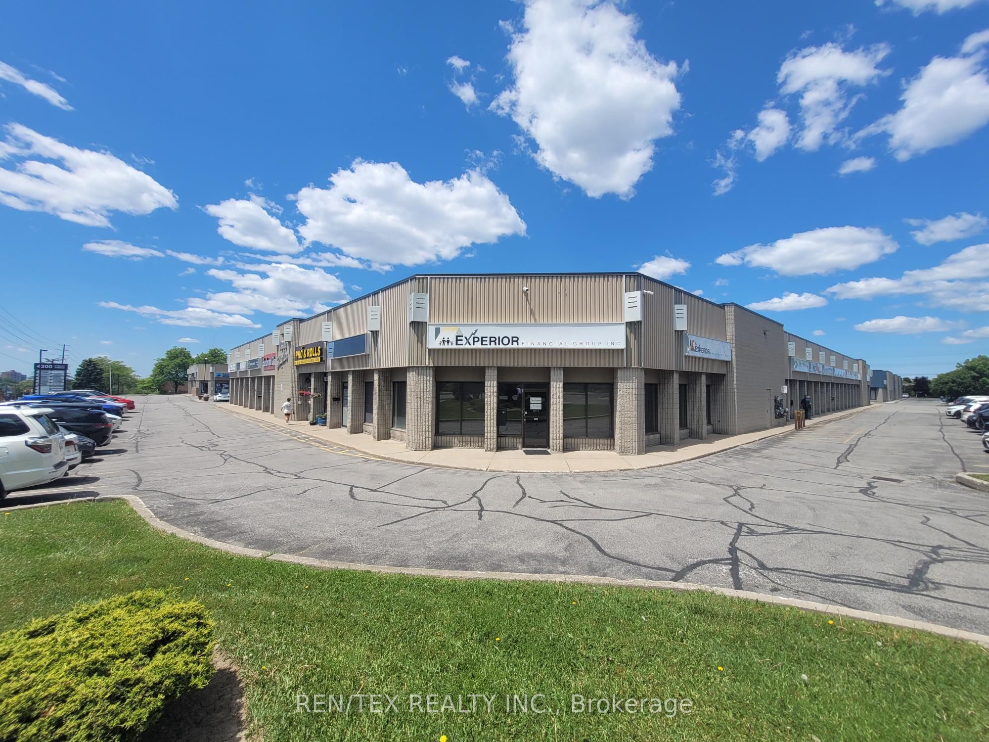 4300 Steeles Avenue W Unit 31 Property Photo 1