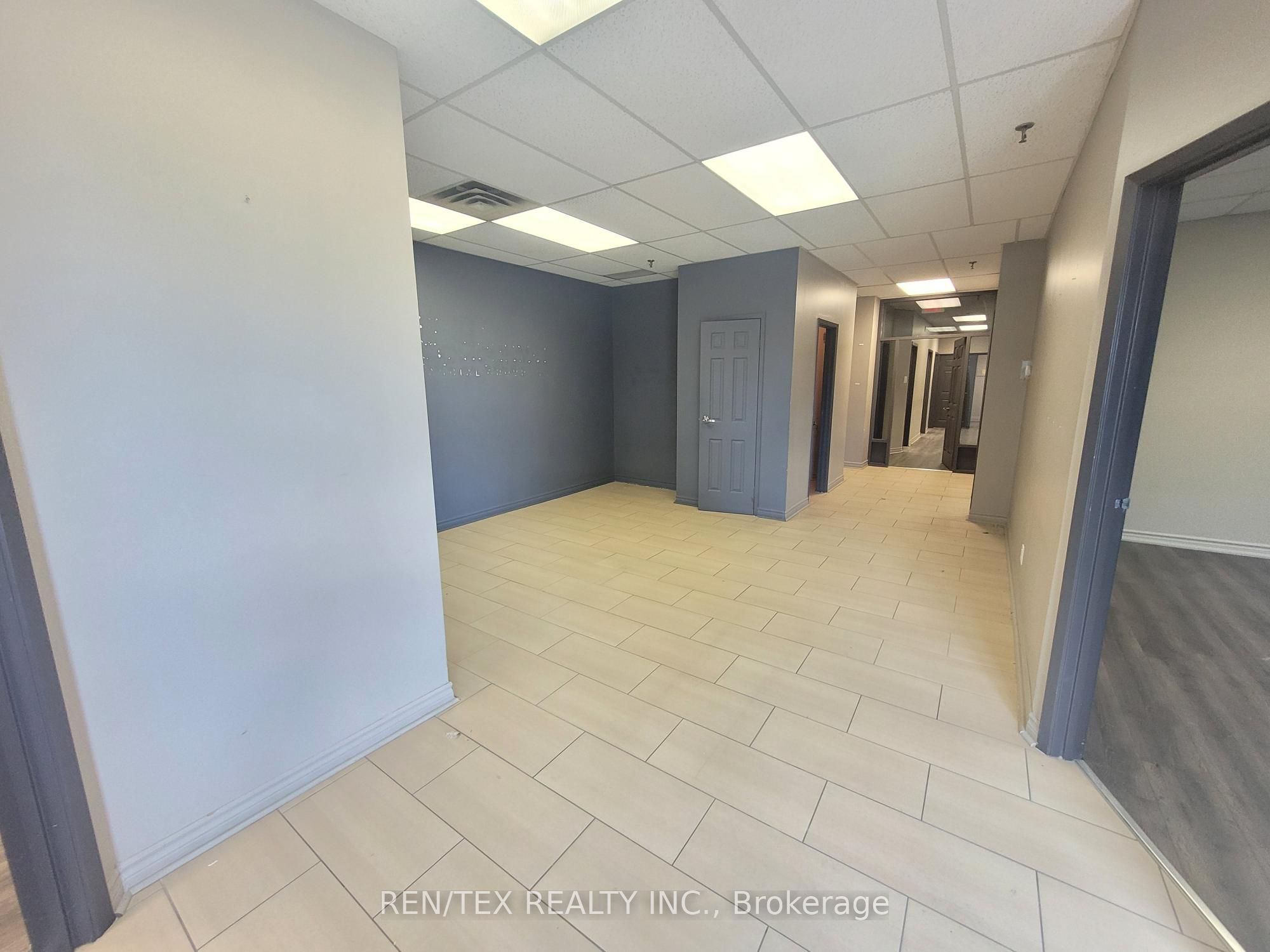 4300 Steeles Avenue W Unit 31 Property Photo 2