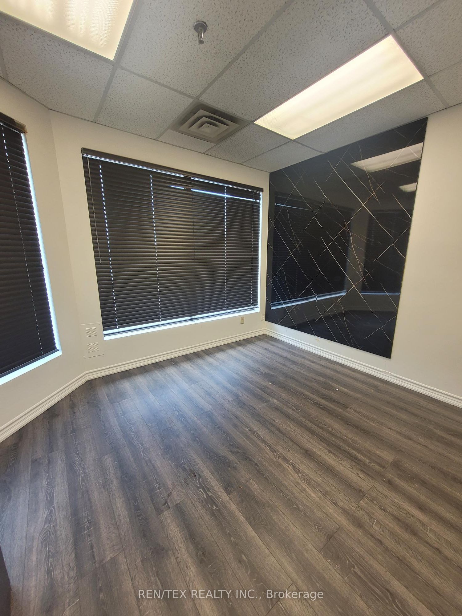 4300 Steeles Avenue W Unit 31 Property Photo 4