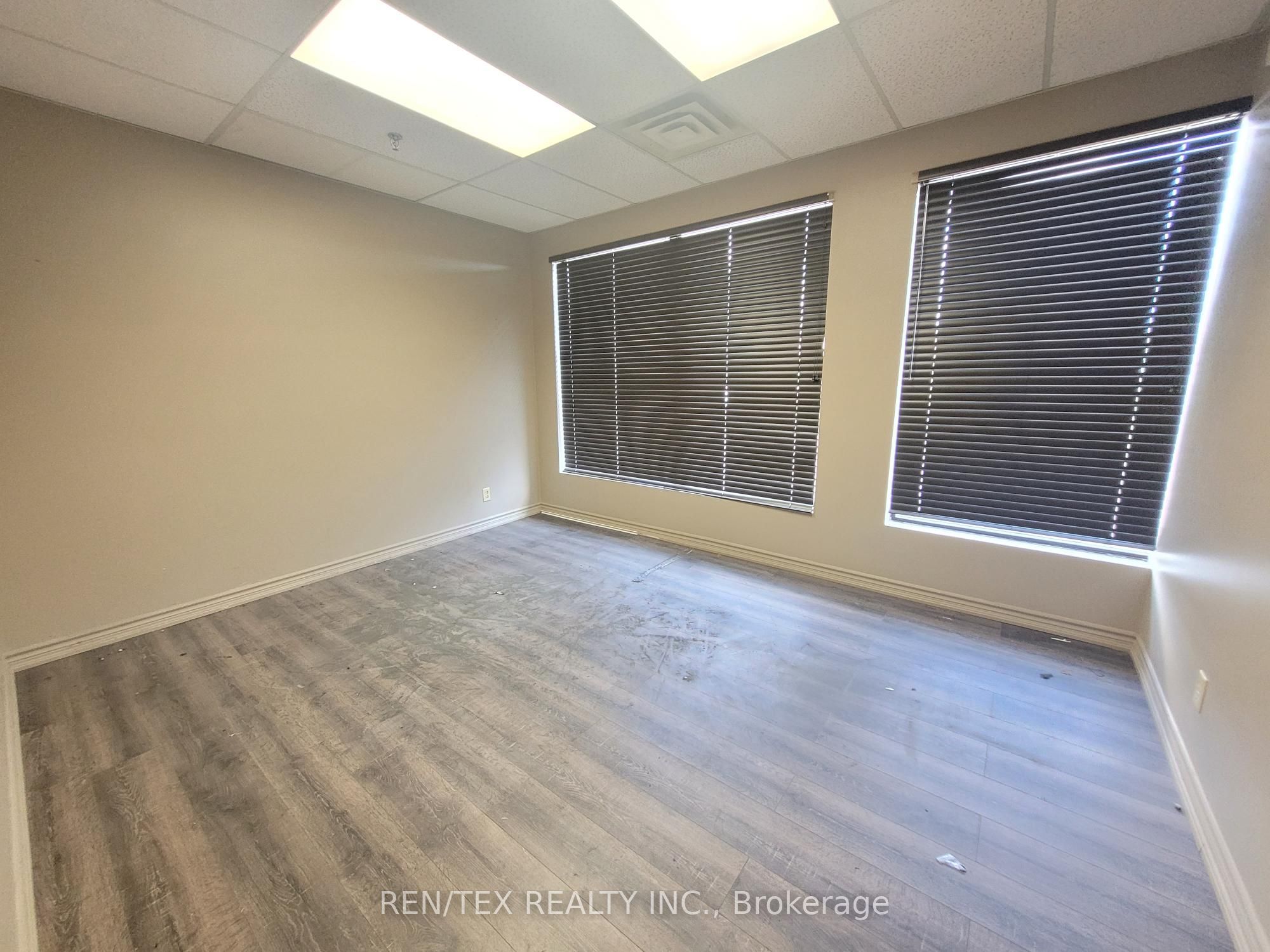 4300 Steeles Avenue W Unit 31 Property Photo 6