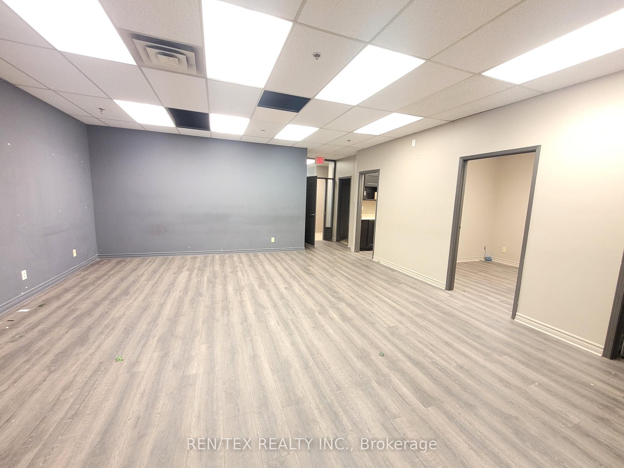 4300 Steeles Avenue W Unit 31 Property Photo 9