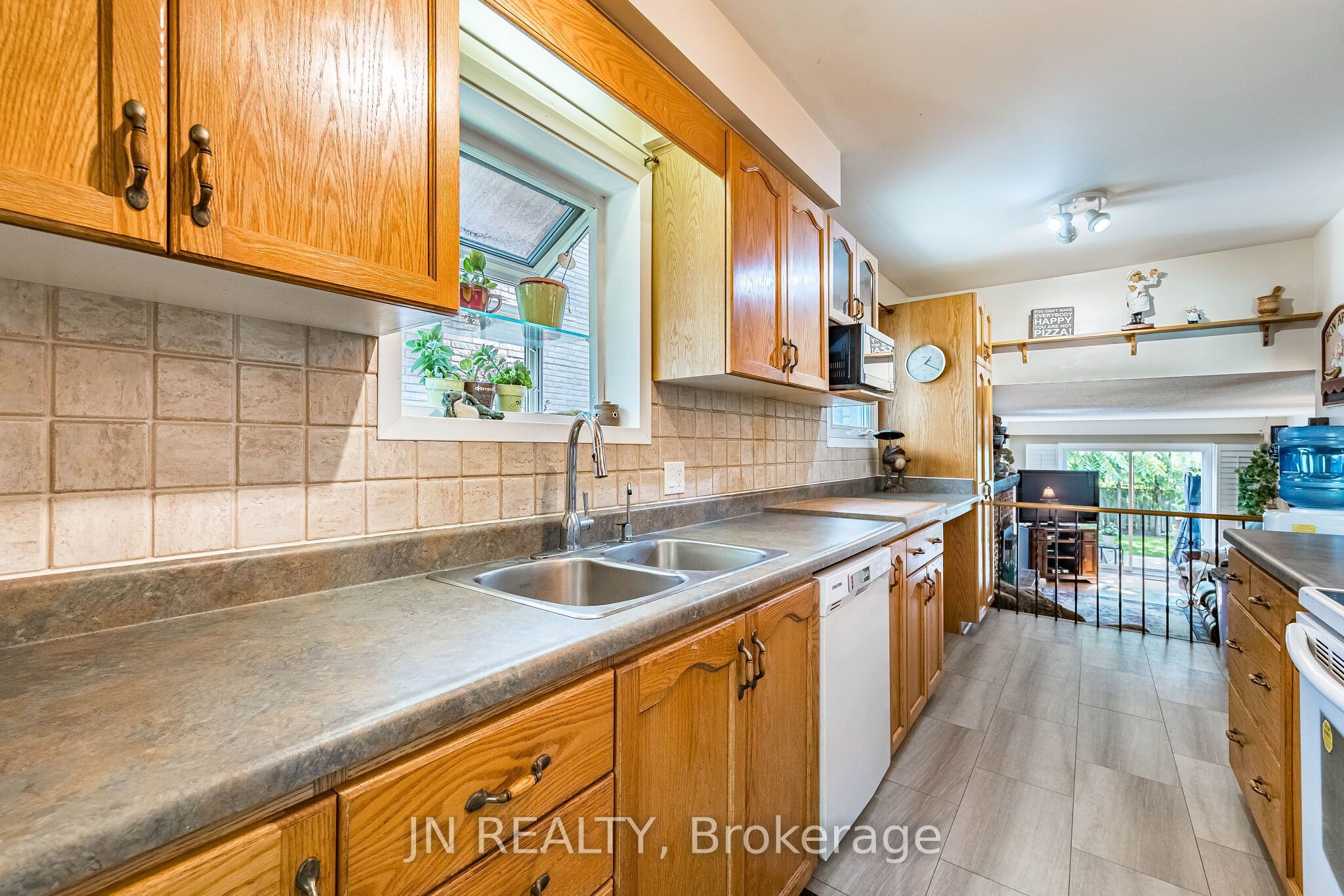 49 School Street Property Photo 18