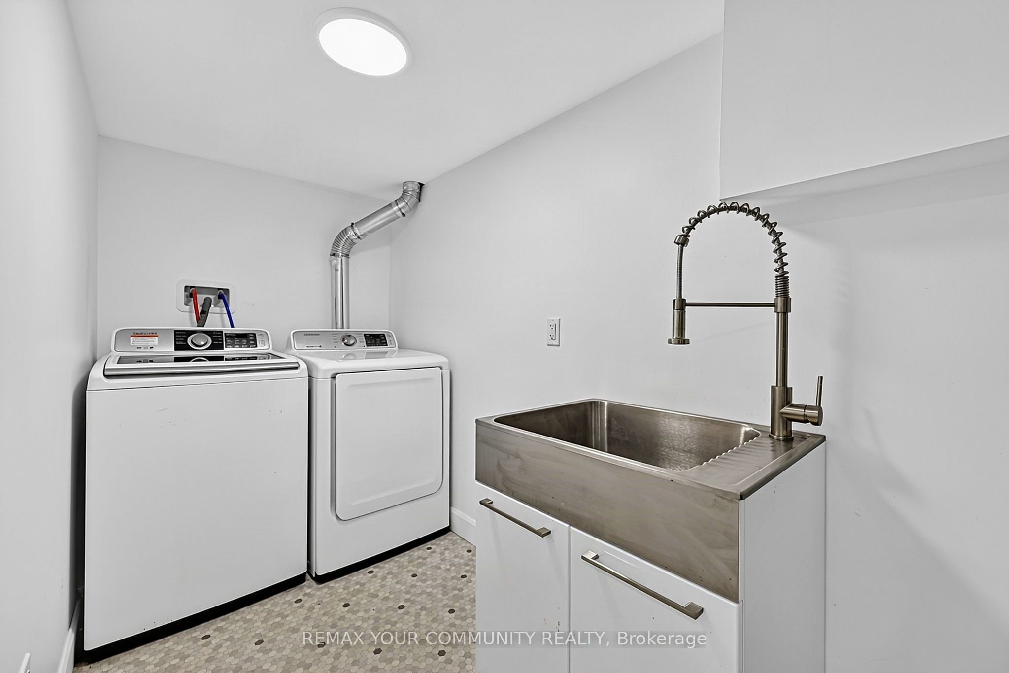 239 Sunset Crescent Property Photo 26