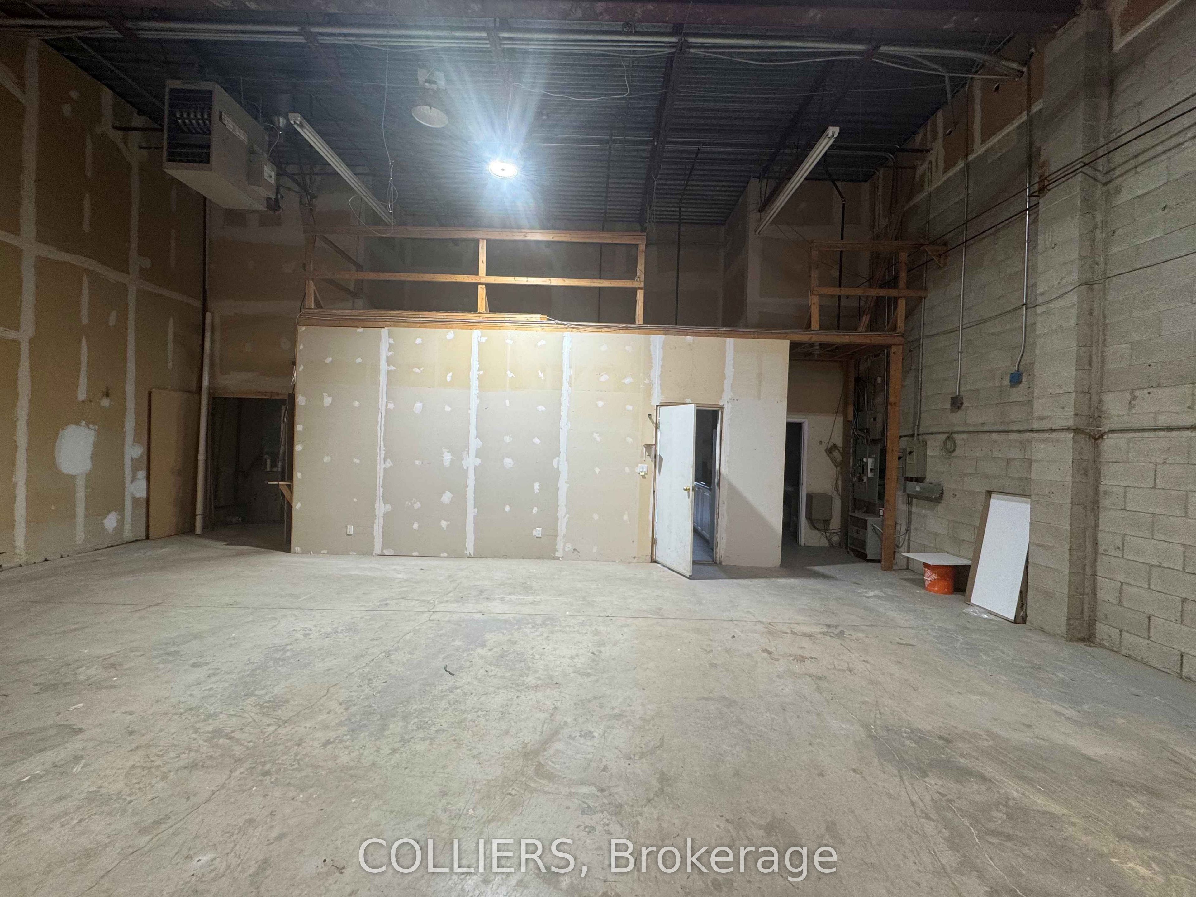 2600 John Street 202 Property Photo 4