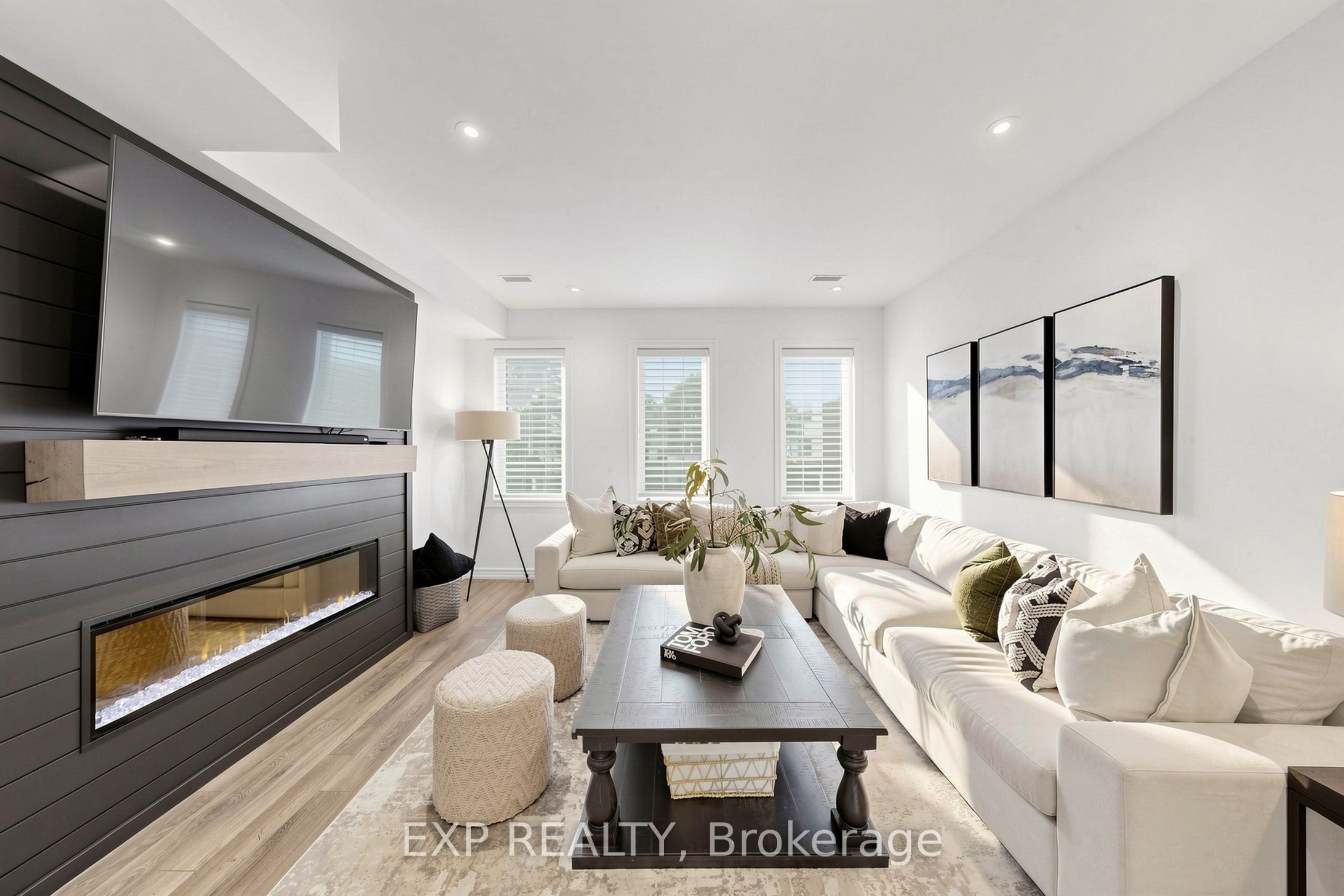 75 Cornell Centre Boulevard Property Photo 1
