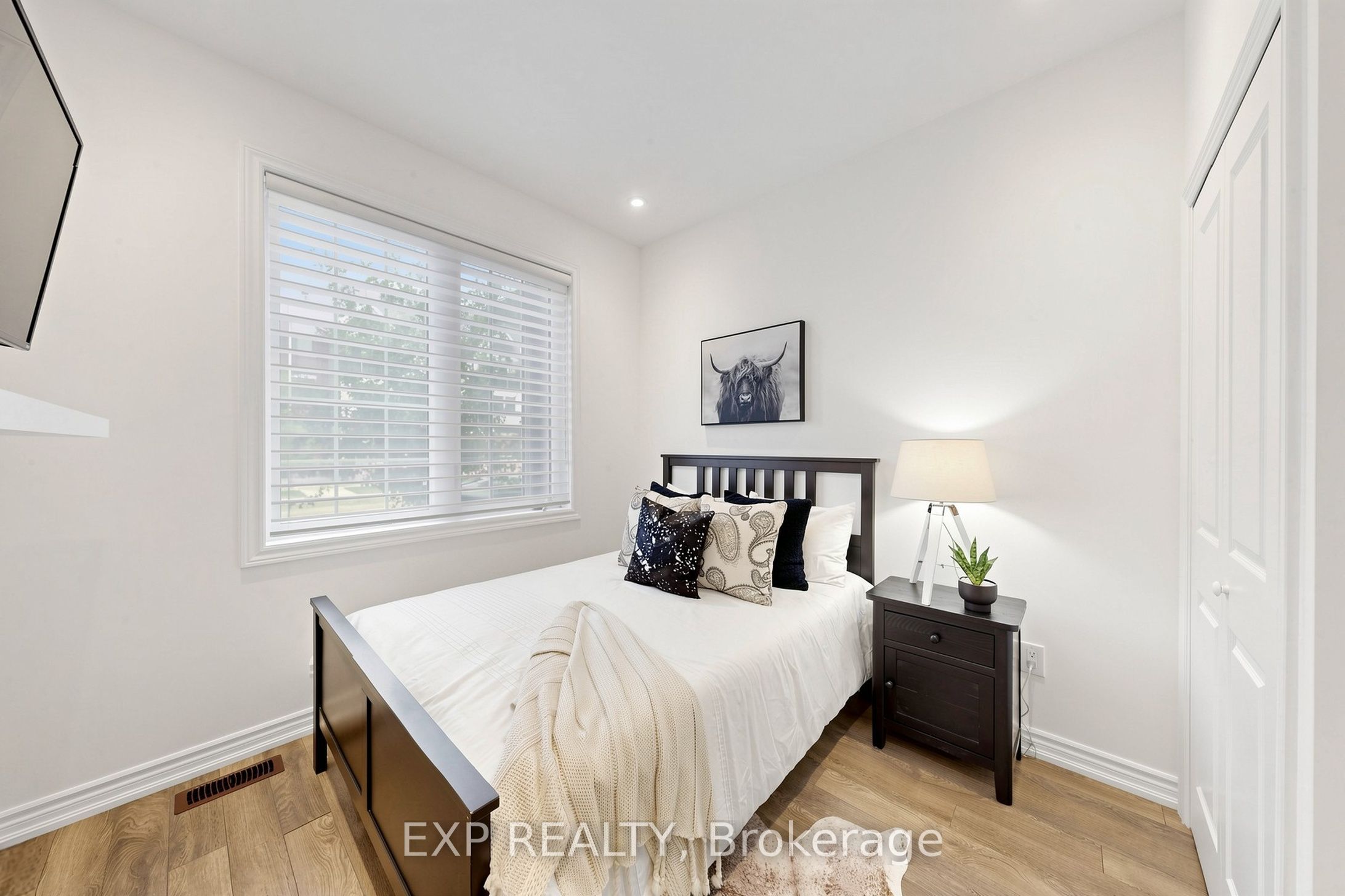 75 Cornell Centre Boulevard Property Photo 17